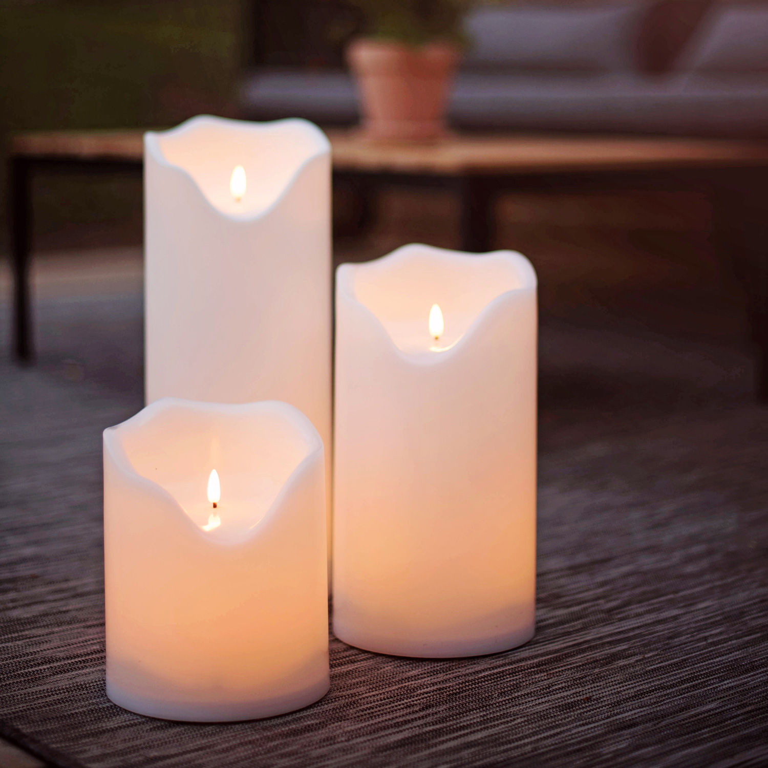 LED  XXL Stumpenkerze Flamme - Kunststoff - flackernde 3D Flamme - H: 40cm - Timer - f. Außen - weiß LED  XXL Stumpenkerze Flamme - Kunststoff - flackernde 3D Flamme - H: 40cm - Timer - f. Außen - weiß