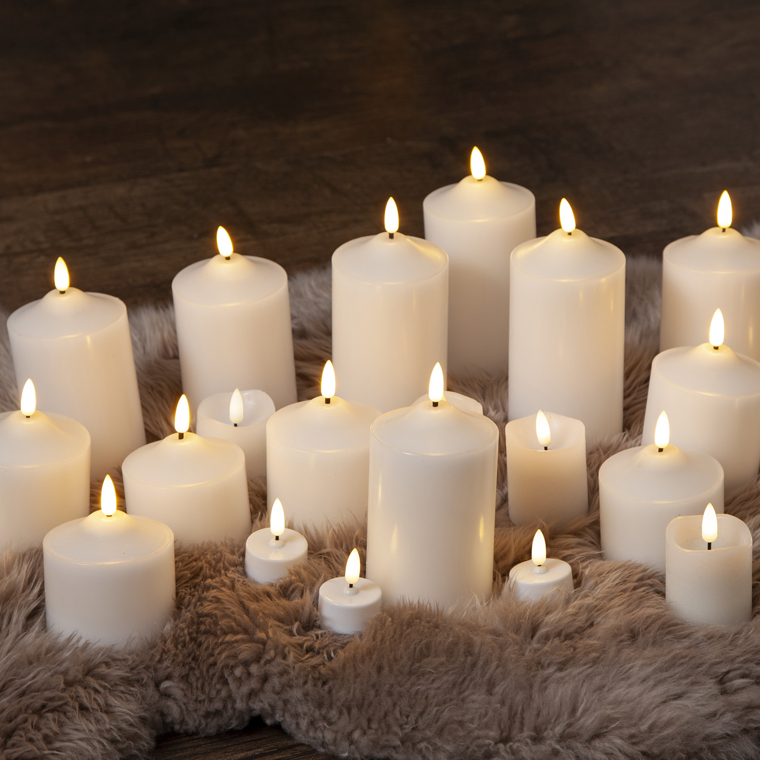 LED Stumpenkerze Flamme - Echtwachs - warmweiße 3D Flamme - H: 17cm - Batterie - Timer - weiß LED Stumpenkerze Flamme - Echtwachs - warmweiße 3D Flamme - H: 17cm - Batterie - Timer - weiß