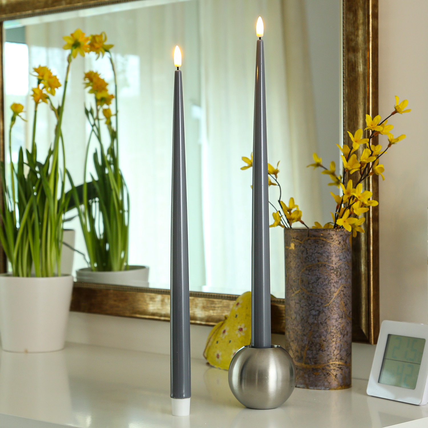LED Stabkerzen ELLA - Echtwachs - realistische 3D Flamme - H: 38cm - grau - 2 Stück LED Stabkerzen ELLA - Echtwachs - realistische 3D Flamme - H: 38cm - grau - 2 Stück