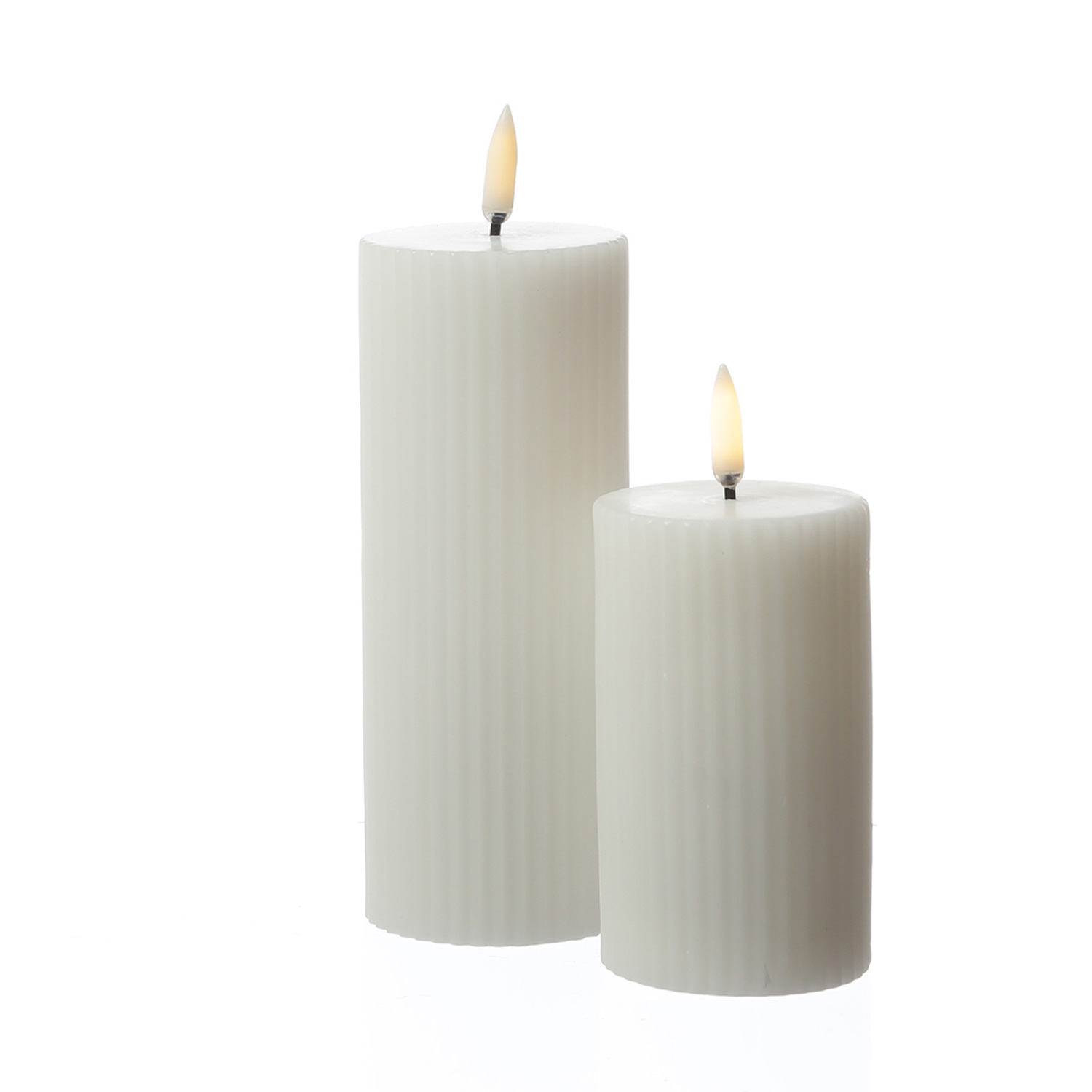LED Kerze THEA - mit Rillen - Echtwachs - 3D Flamme - D: 5,8cm - H: 15,2cm - Timer - weiß