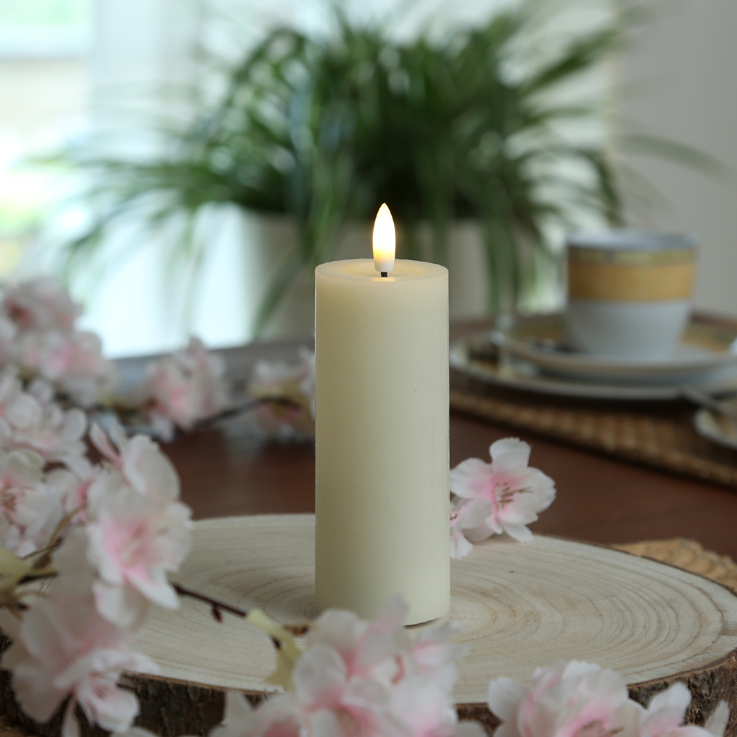 LED Kerze LINA - Rustik-Optik - Echtwachs - H: 12,5cm - D: 5cm - Batterie - Timer - creme