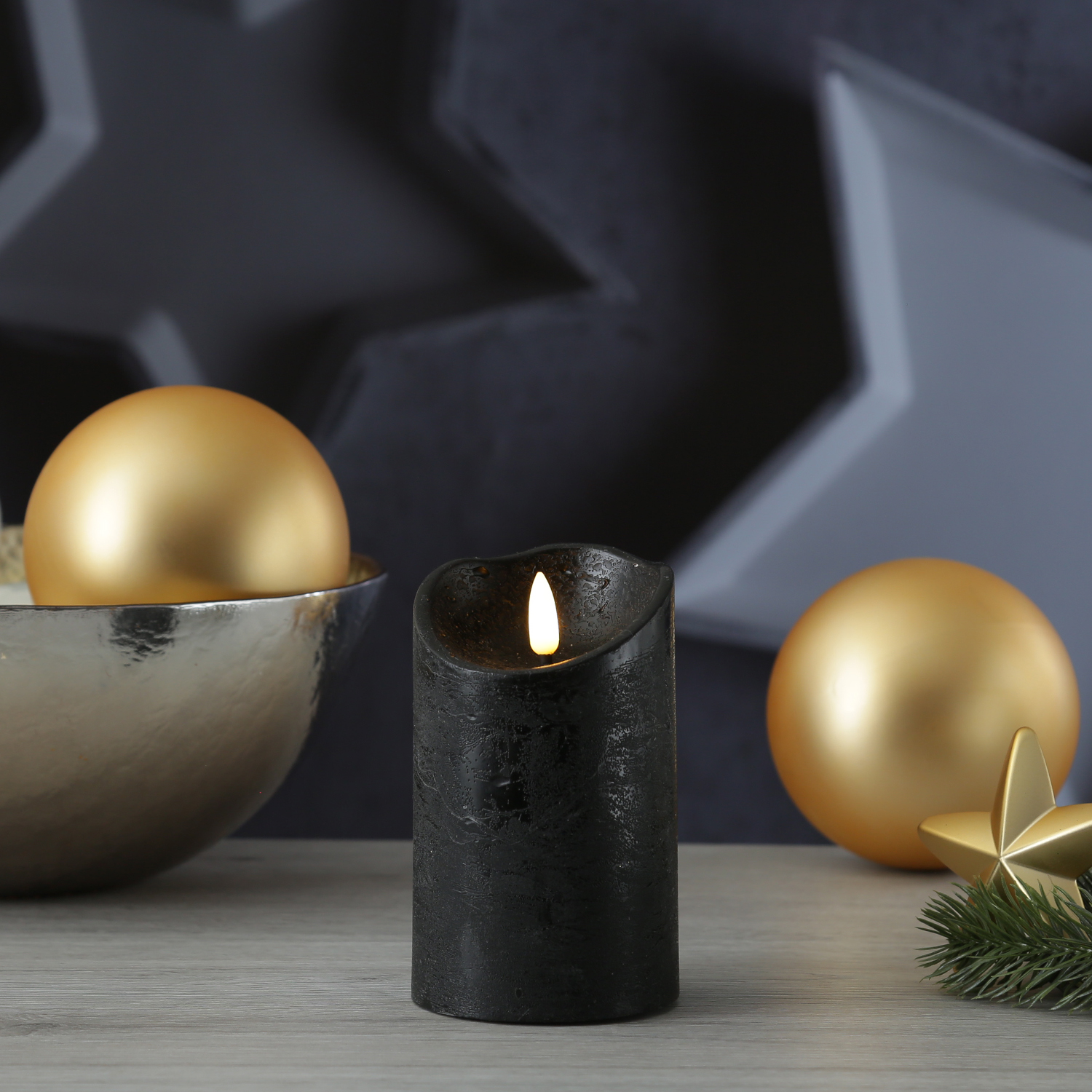 LED Stumpenkerze RUSTIC - Echtwachs - warmweisse 3D Flamme - H- 12-5cm - Batterie - Timer - schwarz LED Stumpenkerze RUSTIC - Echtwachs - warmweisse 3D Flamme - H- 12-5cm - Batterie - Timer - schwarz