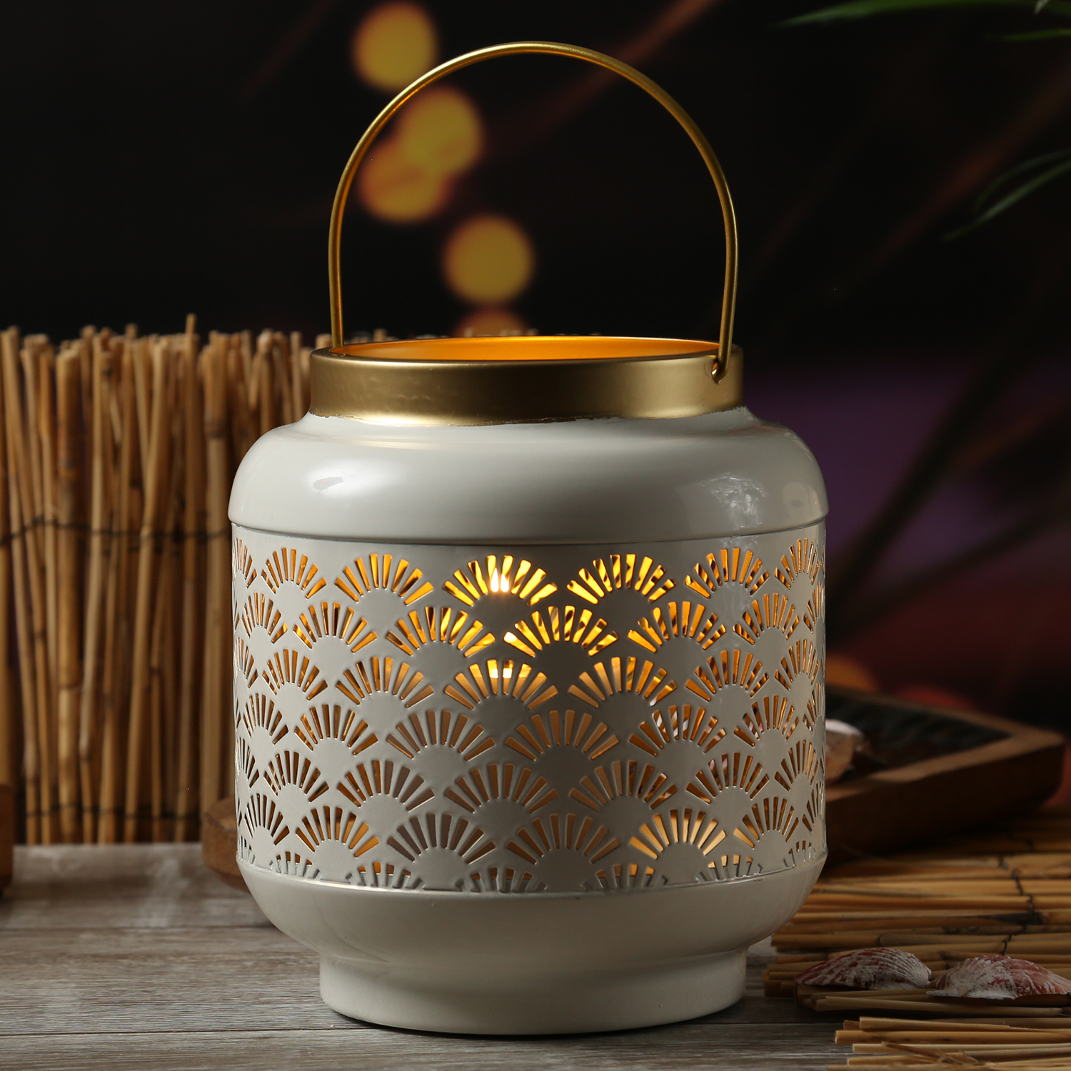 Windlicht mit Fächer Muster - Laterne - mit Henkel - Metall - H: 20cm - creme Windlicht mit Fächer Muster - Laterne - mit Henkel - Metall - H: 20cm - creme
