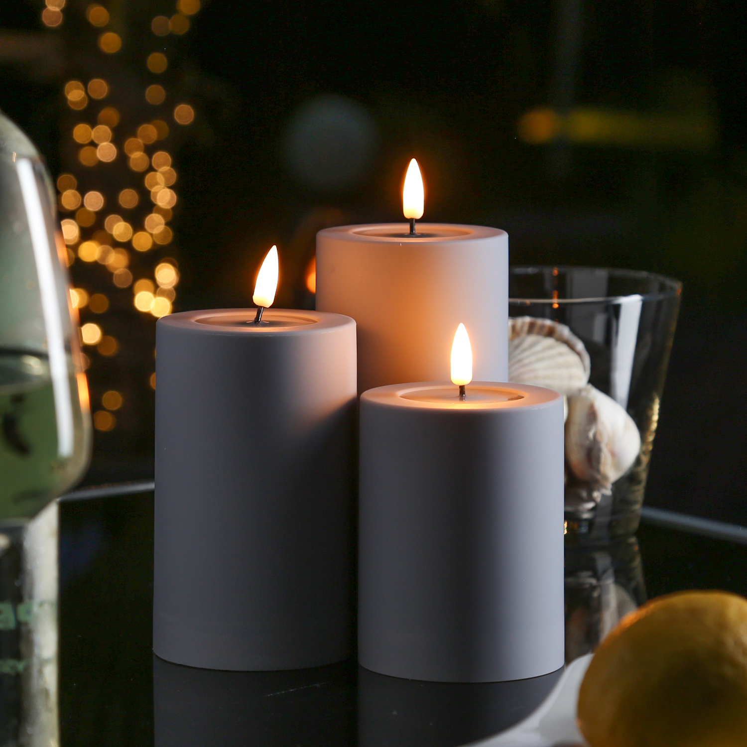 LED Stumpenkerze MIA - Kunststoff - realistische 3D Flamme - H: 15cm - outdoor - grau LED Stumpenkerze MIA - Kunststoff - realistische 3D Flamme - H: 15cm - outdoor - grau