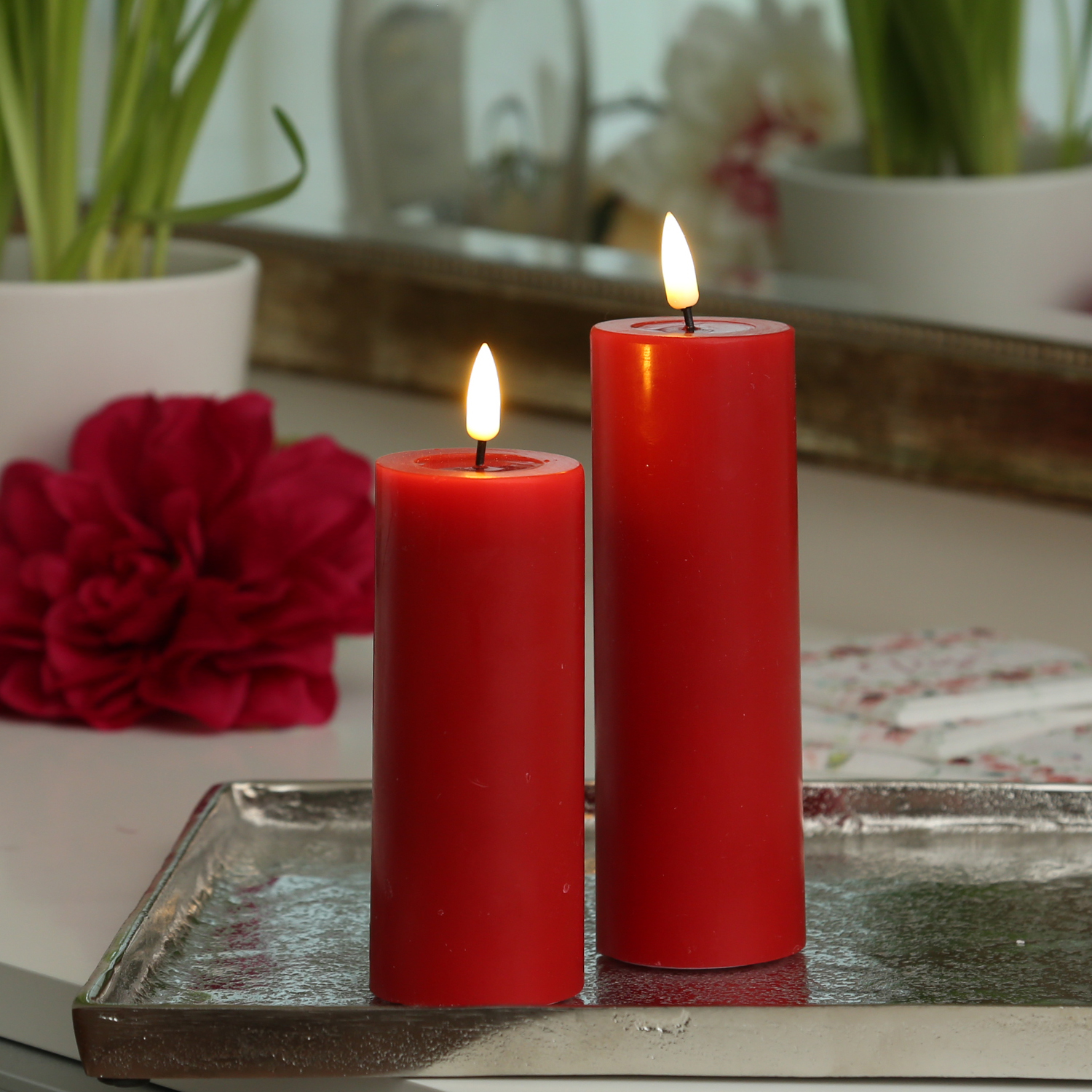 LED Stumpenkerze MIA - Echtwachs - realistische 3D Flamme - H: 12,5cm - D: 5cm - rot LED Stumpenkerze MIA - Echtwachs - realistische 3D Flamme - H: 12,5cm - D: 5cm - rot