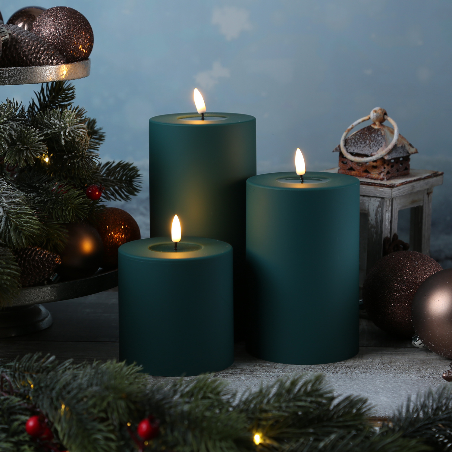LED Stumpenkerze MIA - Kunststoff - realistische 3D Flamme - H: 10cm - f. Außen - dunkelgrün
