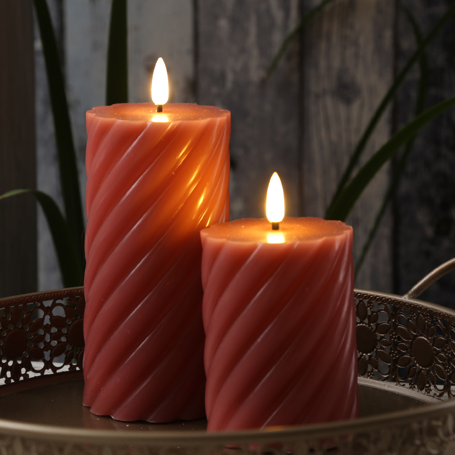 LED Stumpenkerze SWIRL - Echtwachs - warmweiße 3D Flamme - H: 12,5cm - Batterie - Timer - altrosa LED Stumpenkerze SWIRL - Echtwachs - warmweiße 3D Flamme - H: 12,5cm - Batterie - Timer - altrosa