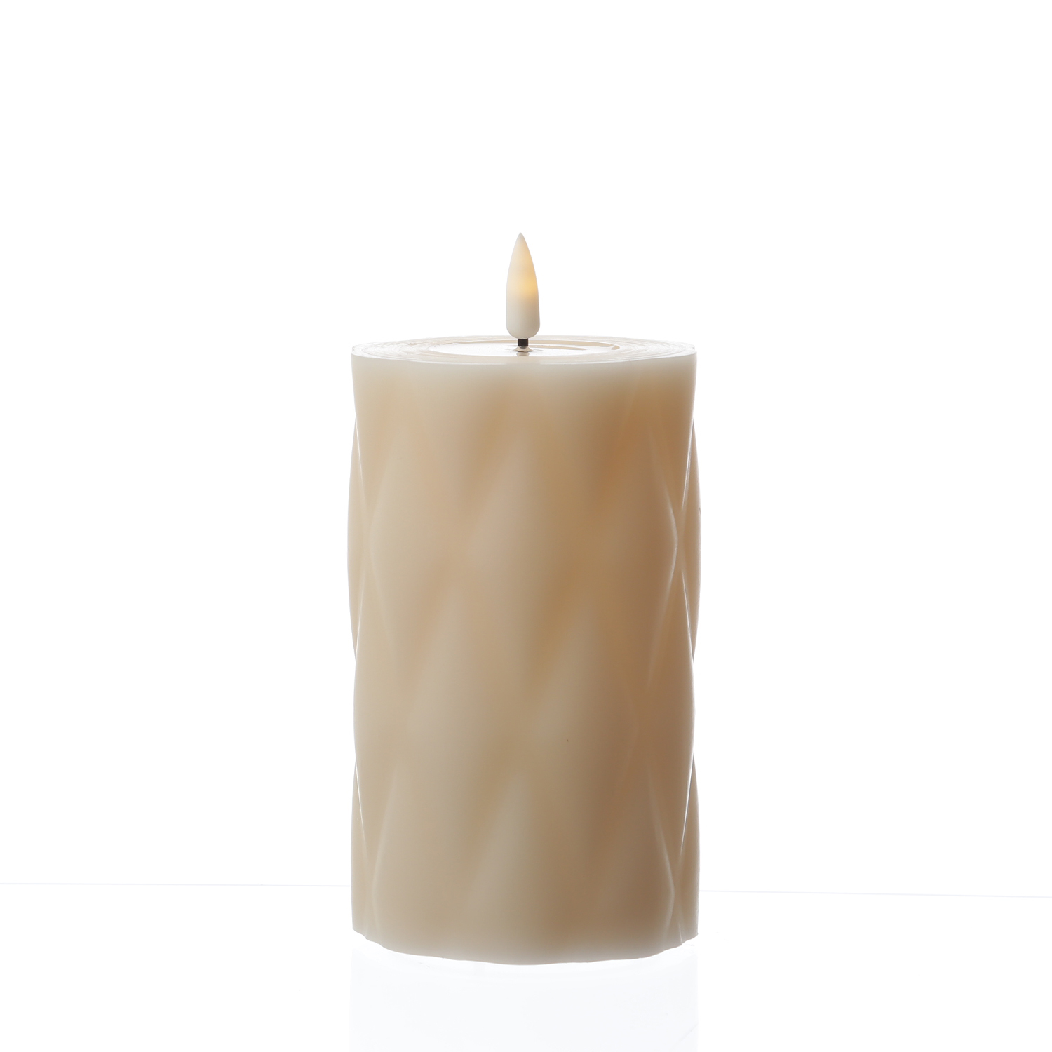 LED Stumpenkerze MIA - Rautenmuster - Echtwachs - 3D Flamme - H: 12,5cm - D: 7,5cm - creme