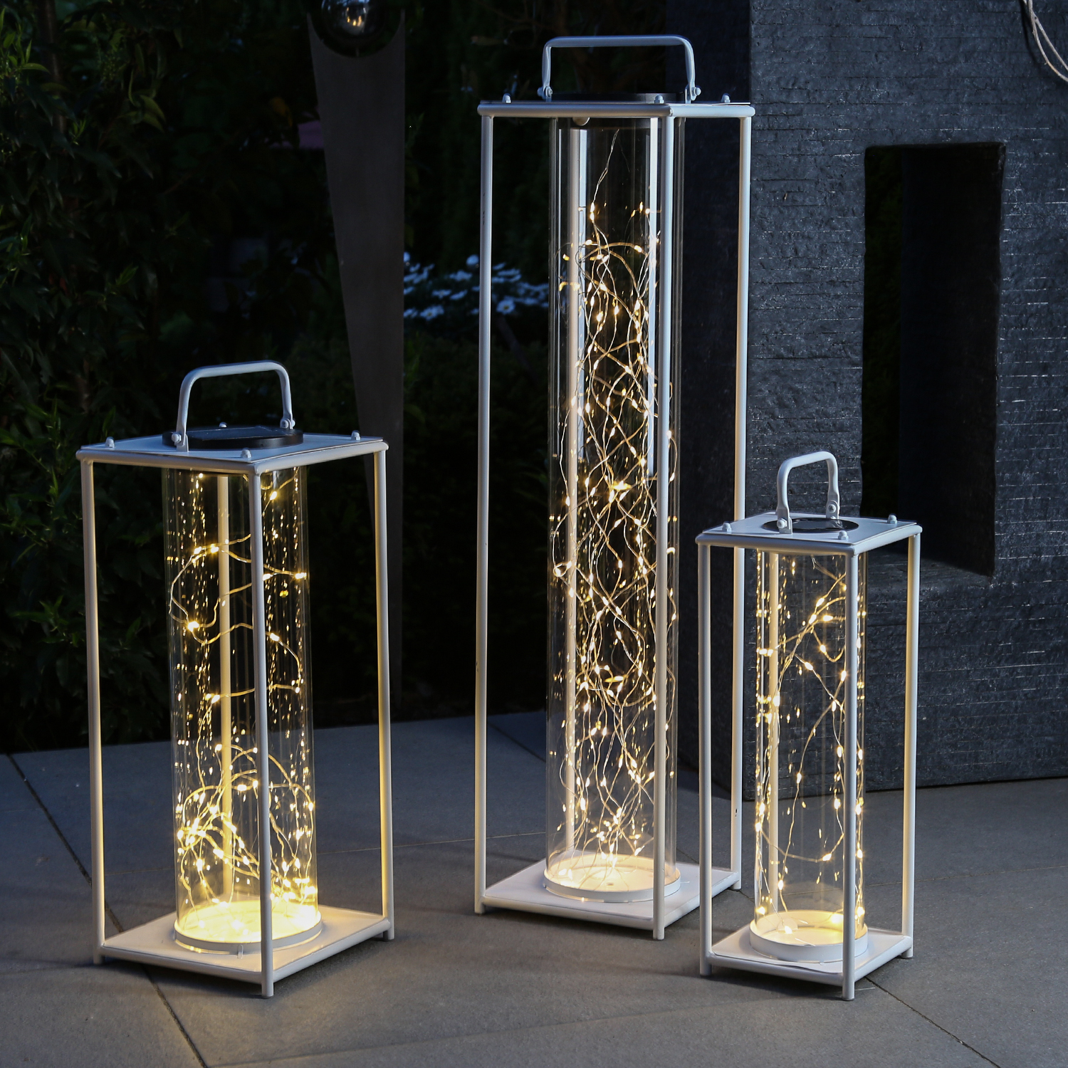 LED Solar Laterne - 50 warmweiße LED an Drahtlichterkette - Lichtsensor - H: 49cm - weiß LED Solar Laterne - 50 warmweiße LED an Drahtlichterkette - Lichtsensor - H: 49cm - weiß