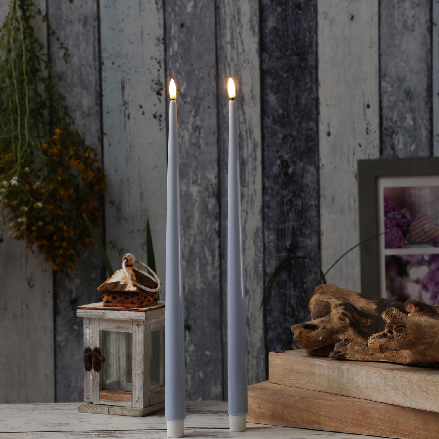 LED Stabkerzen ELLA - Echtwachs - realistische 3D Flamme - H: 38cm - hellblau - 2 Stück LED Stabkerzen ELLA - Echtwachs - realistische 3D Flamme - H: 38cm - hellblau - 2 Stück
