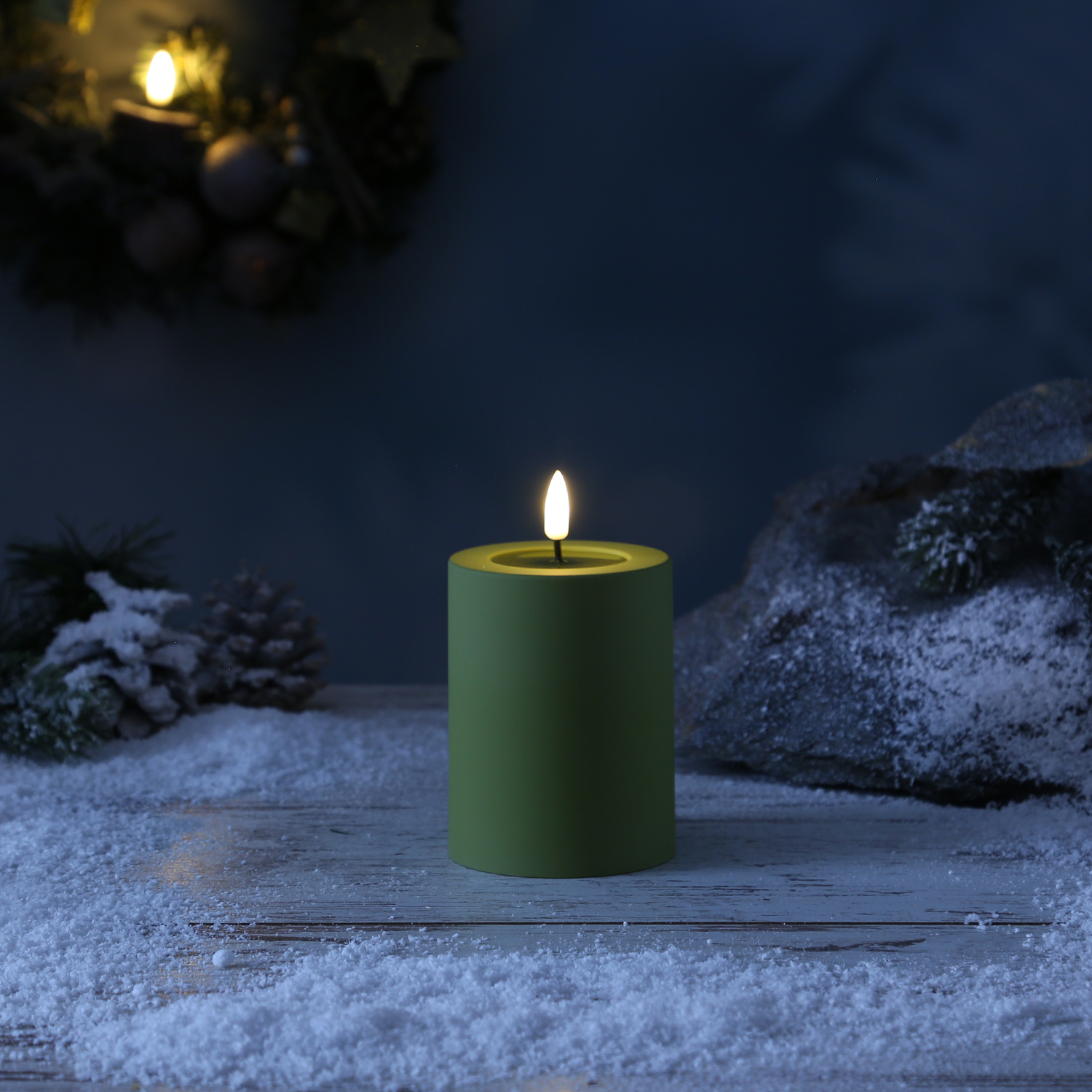 LED Stumpenkerze MIA - Kunststoff - realistische 3D Flamme - H: 10cm - outdoor - grün LED Stumpenkerze MIA - Kunststoff - realistische 3D Flamme - H: 10cm - outdoor - grün