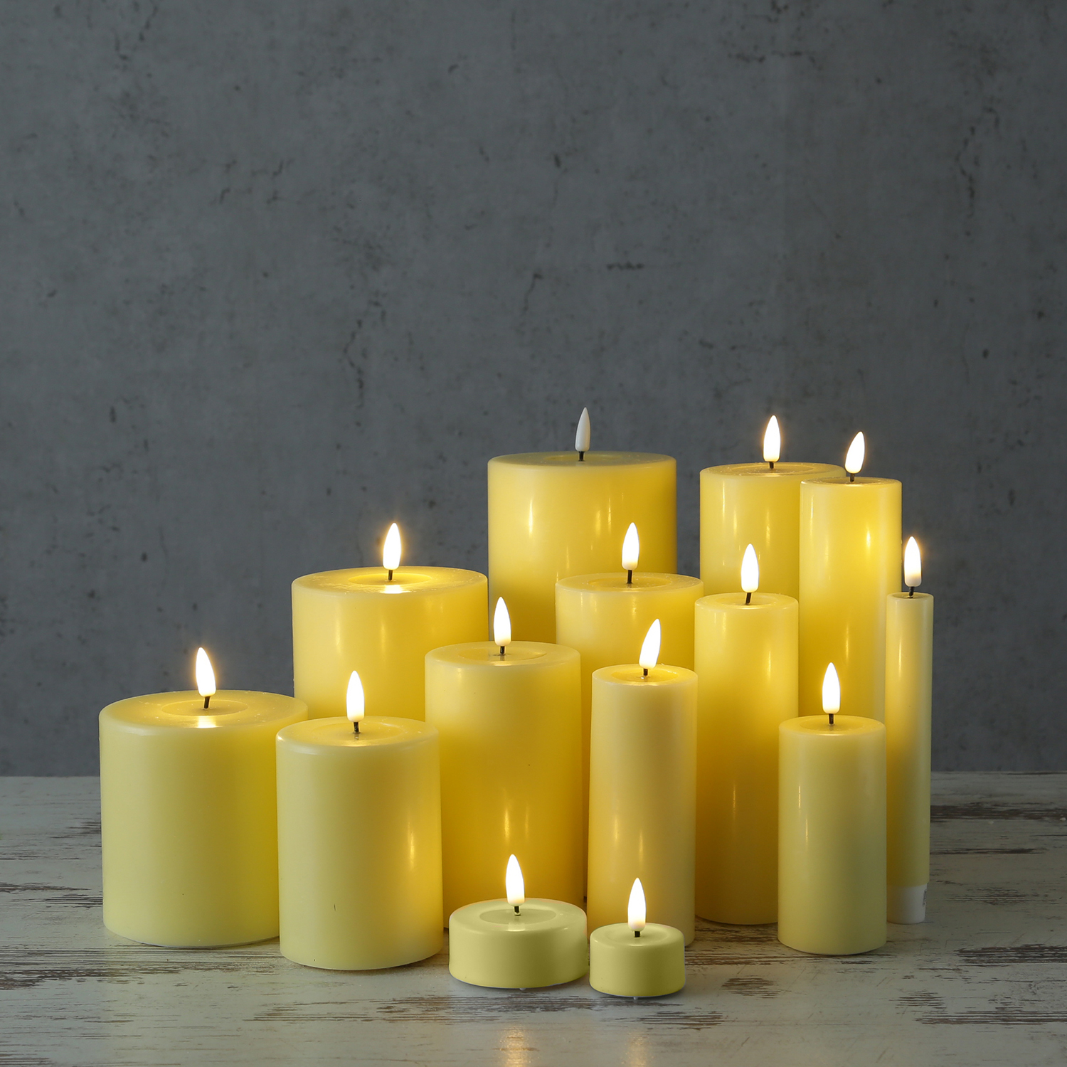 LED Stumpenkerze MIA - Echtwachs - realistische 3D Flamme - H: 12,5cm - Batteriebetrieb - gelb LED Stumpenkerze MIA - Echtwachs - realistische 3D Flamme - H: 12,5cm - Batteriebetrieb - gelb