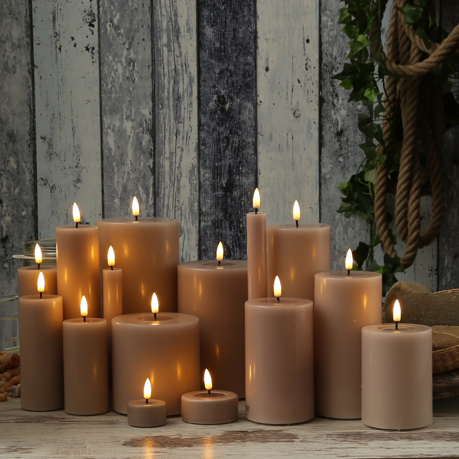 LED Stumpenkerze MIA - Echtwachs - realistische 3D Flamme - H: 20cm - D: 7,5cm - altrosa
