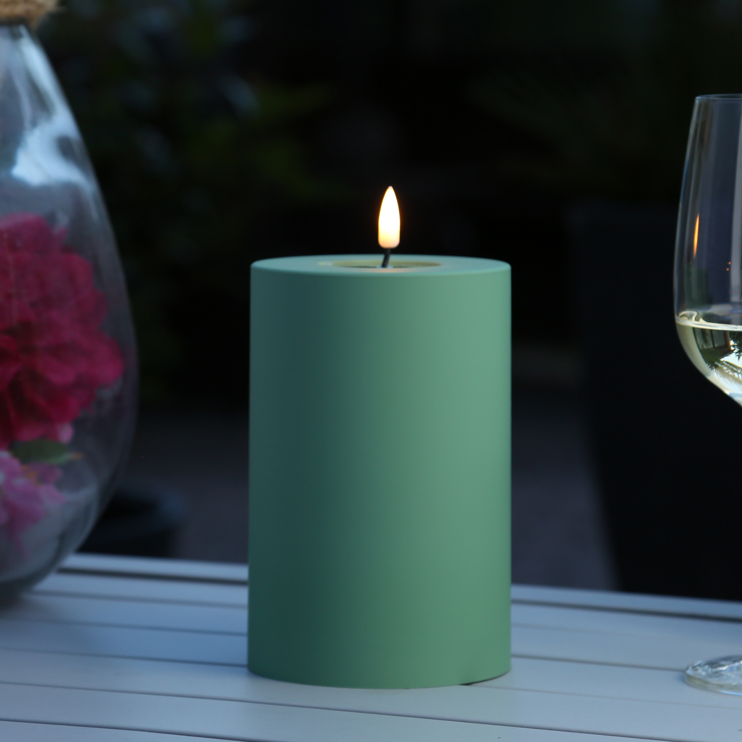 LED Stumpenkerze MIA - Kunststoff - realistische 3D Flamme - H: 15cm - f. Außen - grün LED Stumpenkerze MIA - Kunststoff - realistische 3D Flamme - H: 15cm - f. Außen - grün