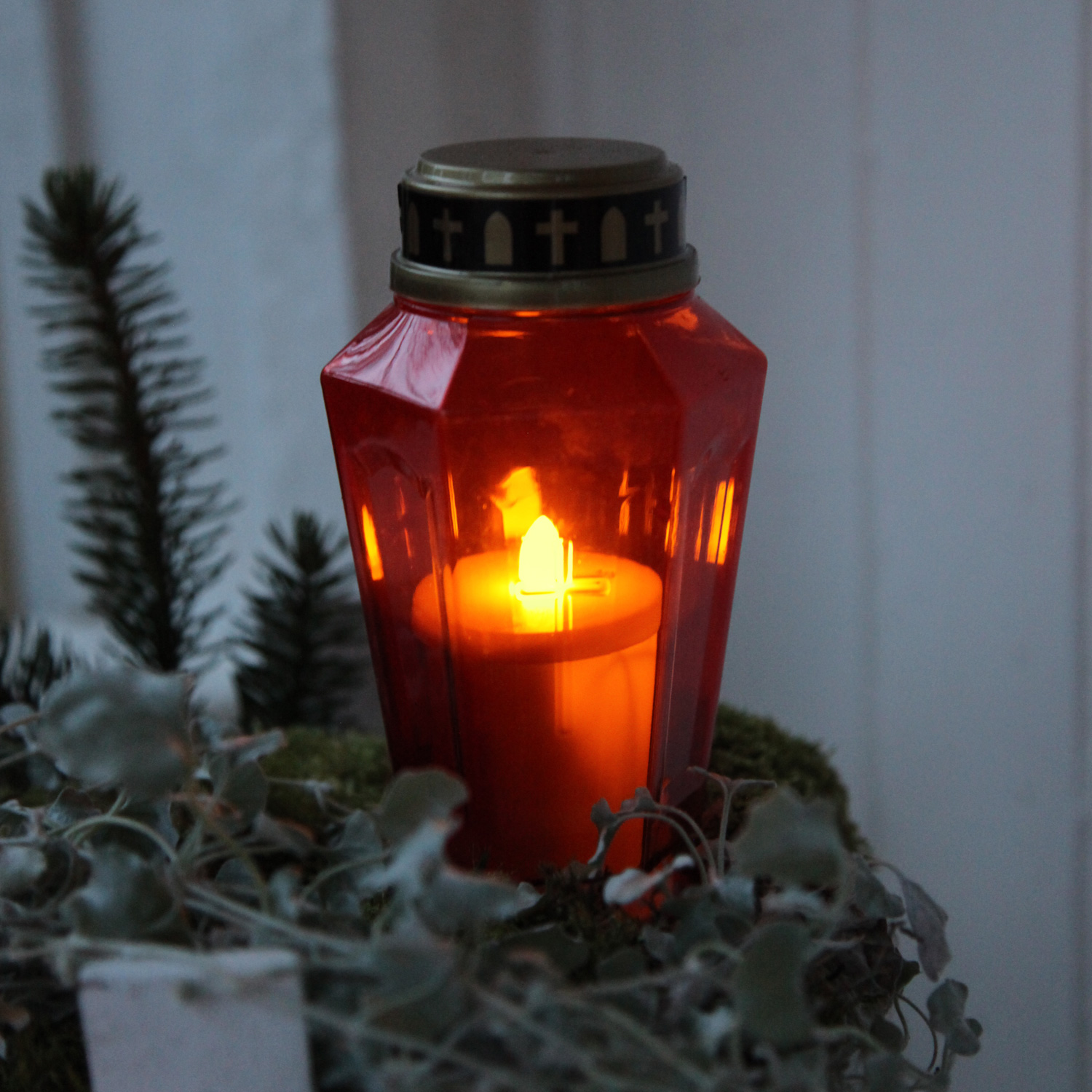 LED Grablicht Serene - Grabkerze - warmweiße LED - H: 15,5cm - 1000h Leuchtdauer - rot/gold - 10St. LED Grablicht Serene - Grabkerze - warmweiße LED - H: 15,5cm - 1000h Leuchtdauer - rot/gold - 10St.