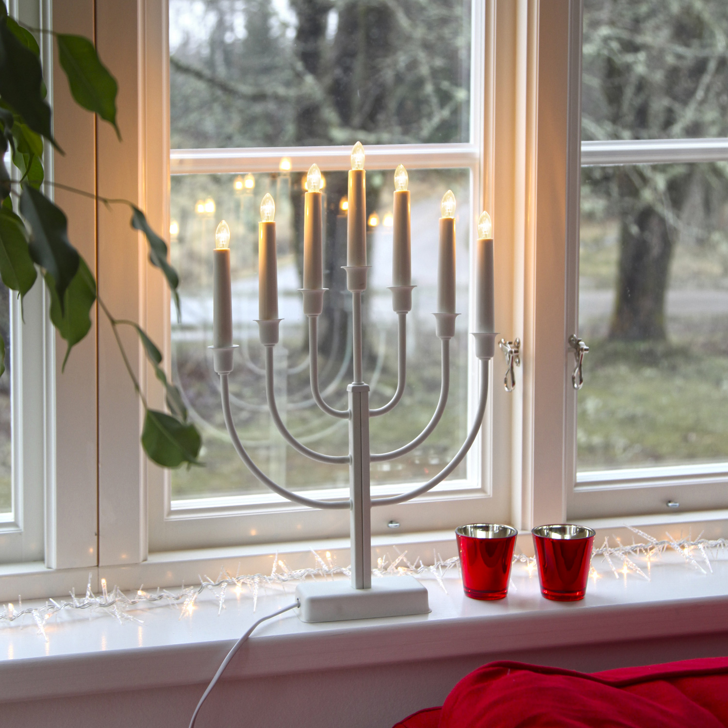 Kerzenleuchter KRISTINA - 7 Arme - warmweiße Lampen - H: 47cm - Schalter - Weiß