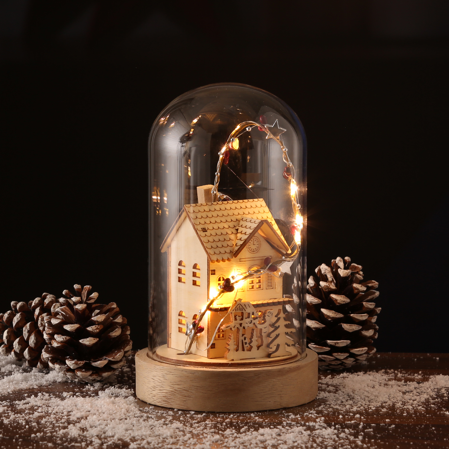 LED Deko Glaskuppel Holzhaus - 10 warmweiße LED - H: 20cm - Batterie - Innen - hellbraun