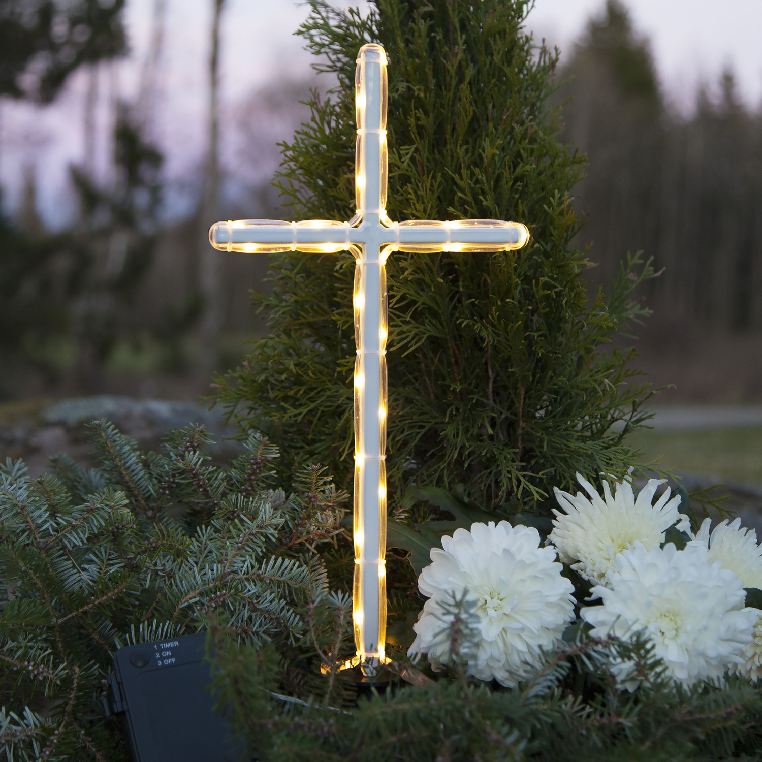 LED Grabkreuz 41cm - weißes Kreuz - 24 warmweiße LED - Batteriebox ca. 1 Monat/Satz - Timer LED Grabkreuz 41cm - weißes Kreuz - 24 warmweiße LED - Batteriebox ca. 1 Monat/Satz - Timer