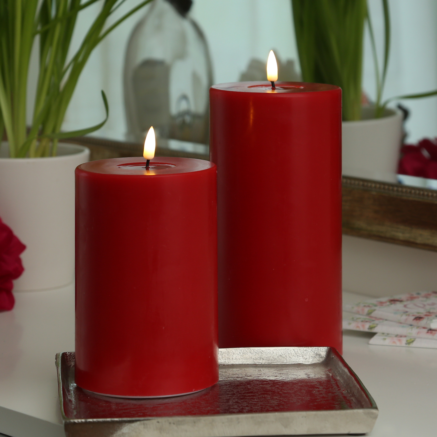 LED Stumpenkerze MIA - Echtwachs - realistische 3D Flamme - H: 15cm - D: 10cm - rot