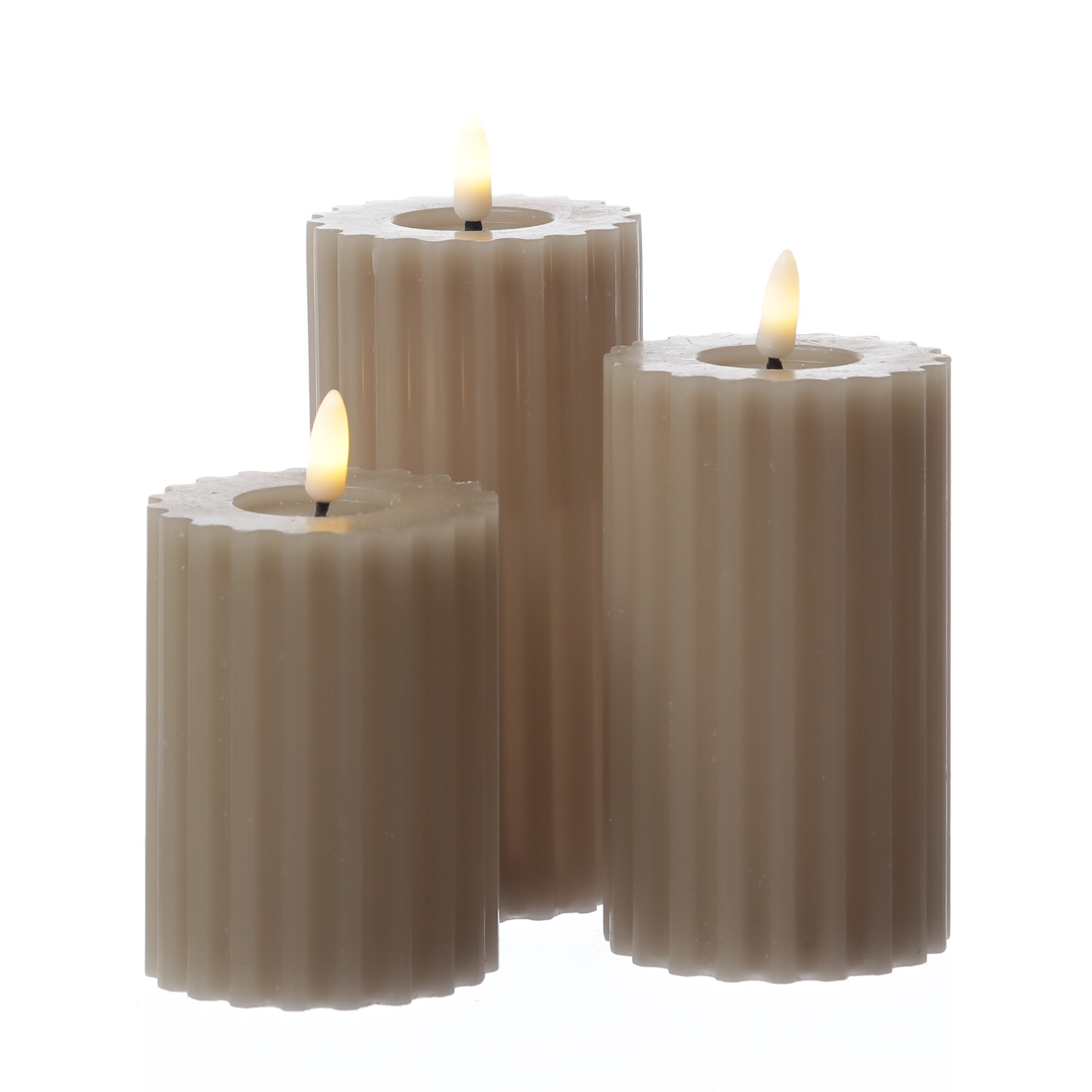 LED Kerze LIV - gerillt - Echtwachs - warmweiße 3D Flamme - H: 12cm - D: 7,5cm - Timer - grau LED Kerze LIV - gerillt - Echtwachs - warmweiße 3D Flamme - H: 12cm - D: 7,5cm - Timer - grau