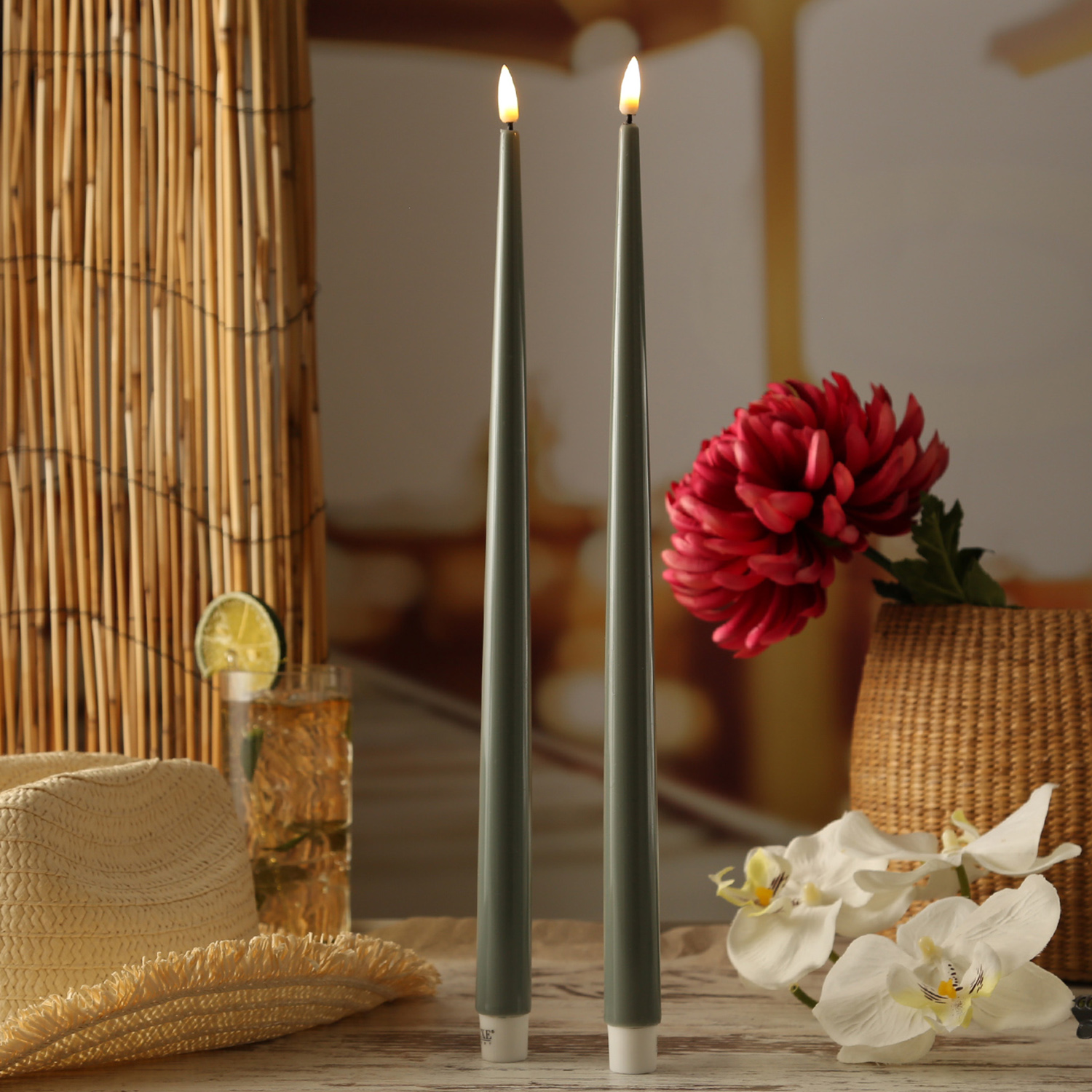 LED Stabkerzen ELLA - Echtwachs - realistische 3D Flamme - H: 38cm - salbeigrün - 2 Stück LED Stabkerzen ELLA - Echtwachs - realistische 3D Flamme - H: 38cm - salbeigrün - 2 Stück