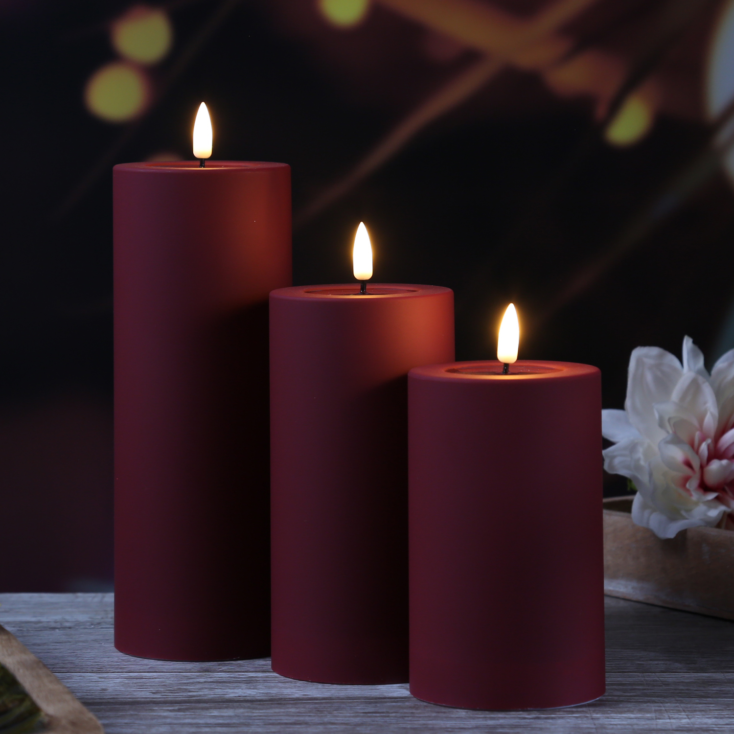 LED Stumpenkerze MIA - Kunststoff - realistische 3D Flamme - H: 12,5cm - Außen - bordeaux/dunkelrot LED Stumpenkerze MIA - Kunststoff - realistische 3D Flamme - H: 12,5cm - Außen - bordeaux/dunkelrot