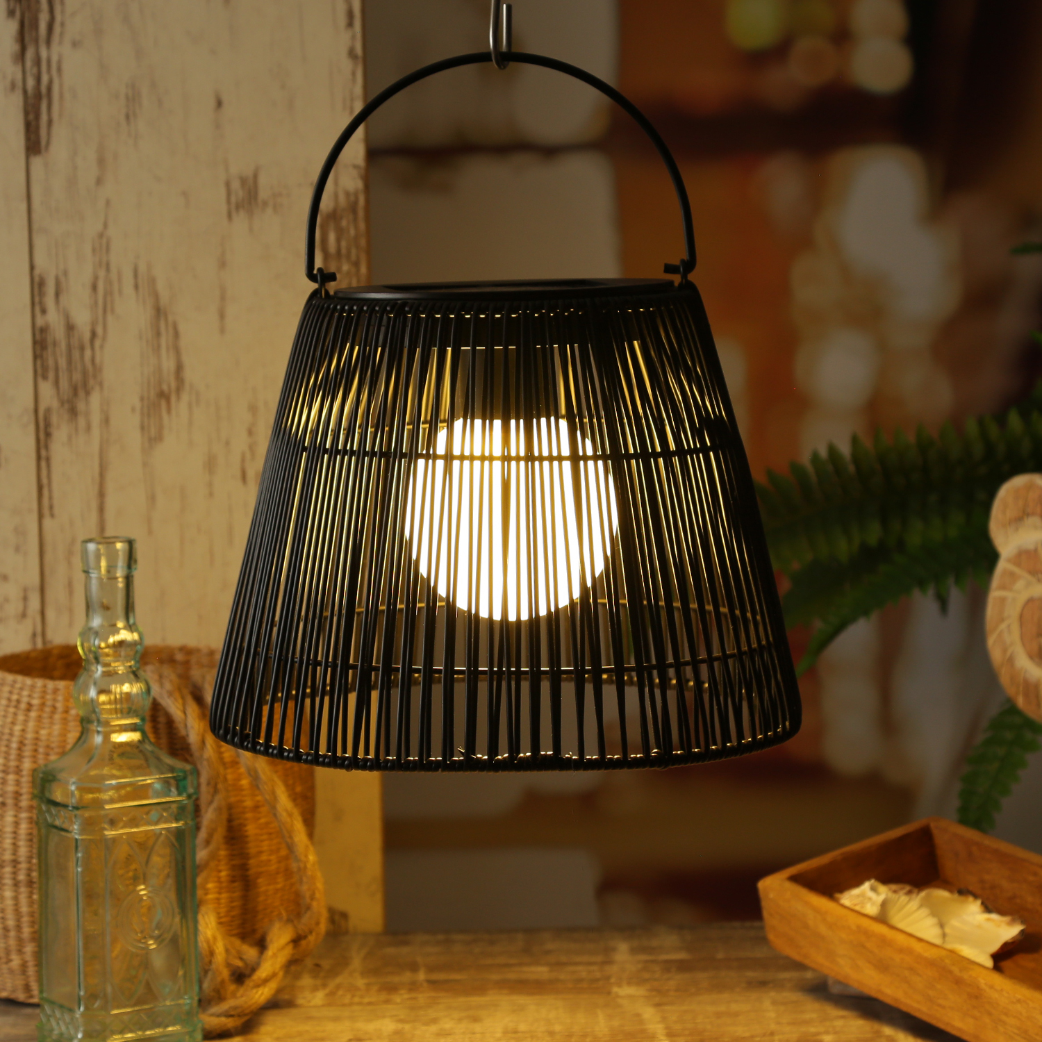 LED Solar Laterne-Haengeleuchte - Rattanoptik  - warmweisse LED - H- 22cm - Lichtsensor - schwarz LED Solar Laterne-Haengeleuchte - Rattanoptik  - warmweisse LED - H- 22cm - Lichtsensor - schwarz