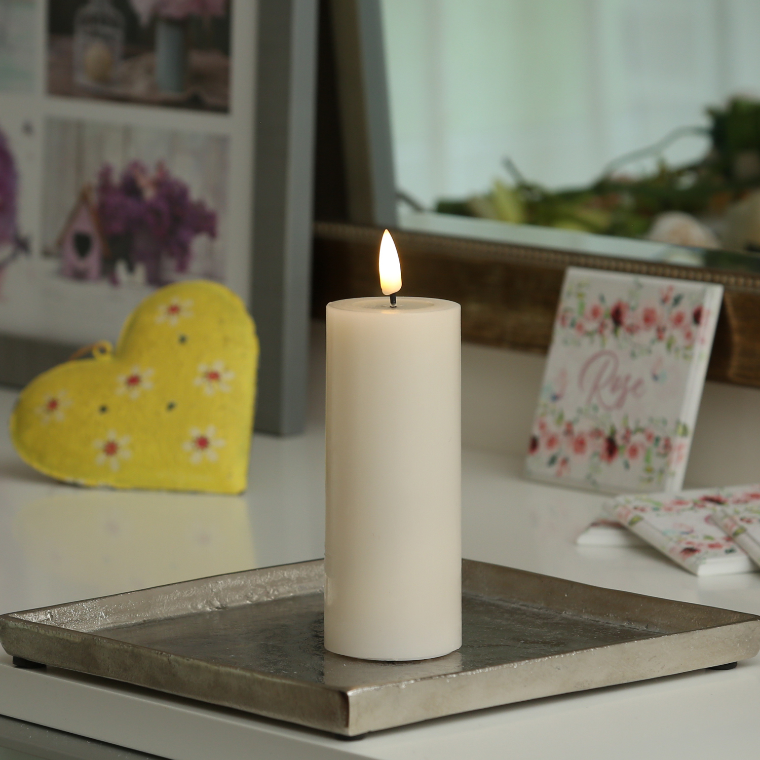 LED Stumpenkerze MIA - Echtwachs - realistische 3D Flamme - H: 12,5cm D: 5cm - Batterie - creme LED Stumpenkerze MIA - Echtwachs - realistische 3D Flamme - H: 12,5cm D: 5cm - Batterie - creme