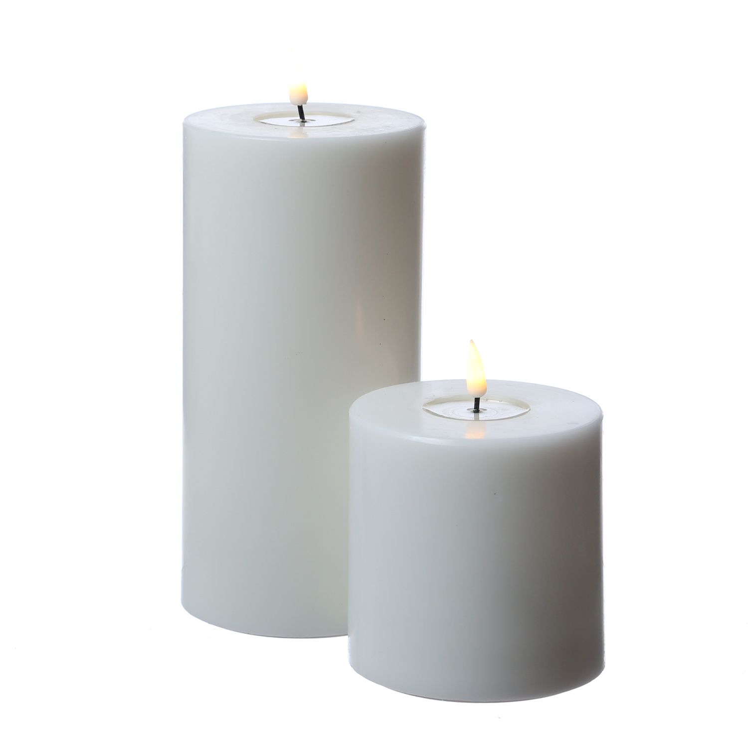 LED Stumpenkerze MIA - Echtwachs - realistische 3D Flamme - H: 10cm D: 10cm - Batteriebetrieb - weiß LED Stumpenkerze MIA - Echtwachs - realistische 3D Flamme - H: 10cm D: 10cm - Batteriebetrieb - weiß