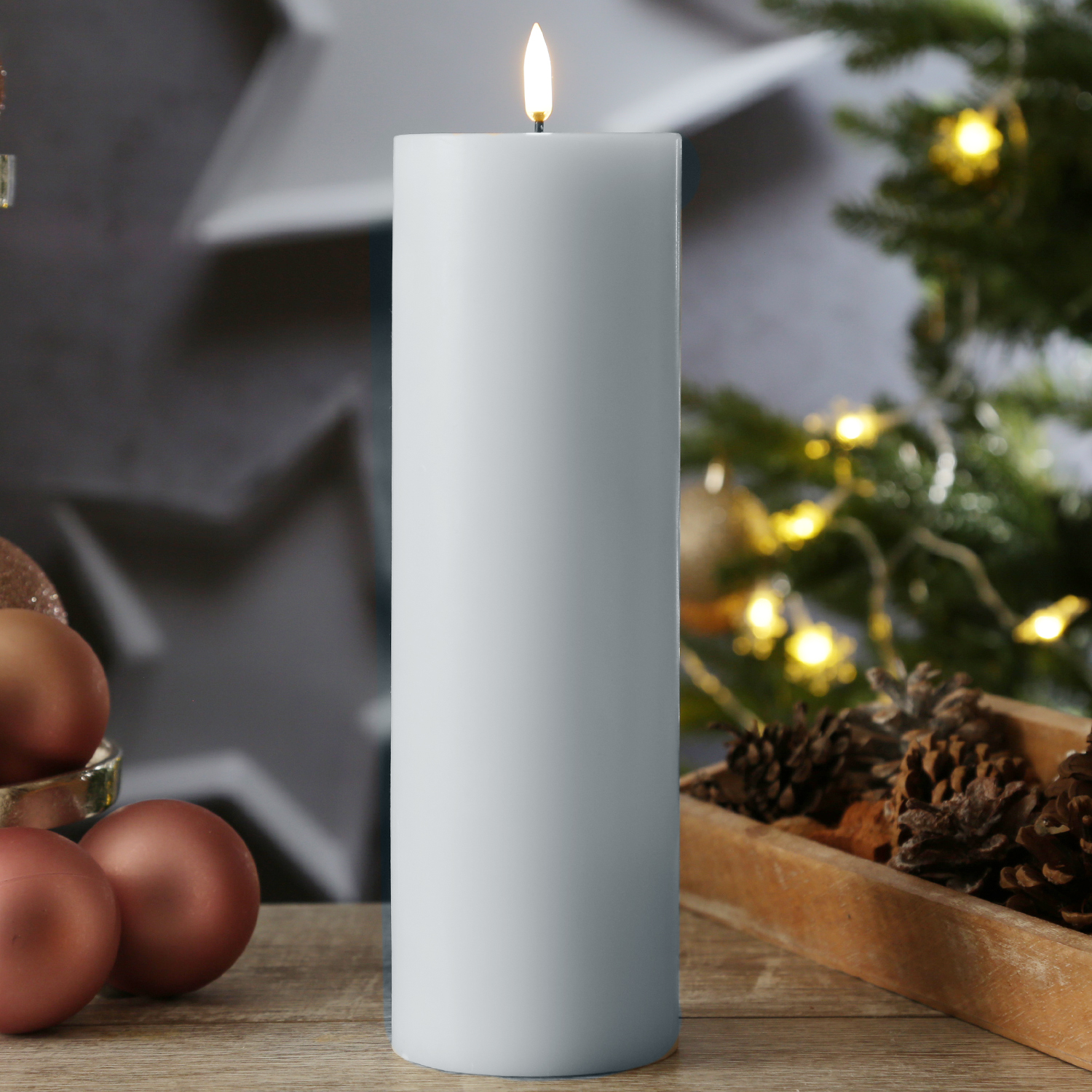 LED Kerze THEA - Echtwachs - 3D Flamme - H: 25cm - D: 7,8cm - Timer - bis zu 1000 Std. - weiß LED Kerze THEA - Echtwachs - 3D Flamme - H: 25cm - D: 7,8cm - Timer - bis zu 1000 Std. - weiß