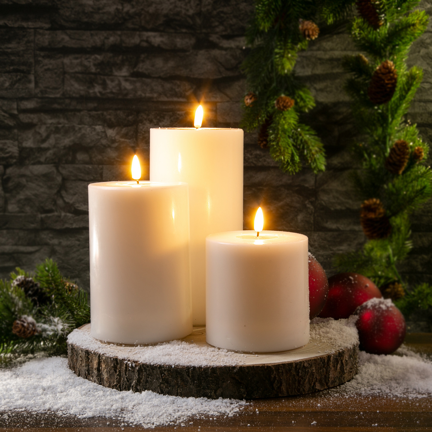 LED Stumpenkerze MIA - Echtwachs - realistische 3D Flamme - H: 20cm D: 10cm - Batteriebetrieb - weiß LED Stumpenkerze MIA - Echtwachs - realistische 3D Flamme - H: 20cm D: 10cm - Batteriebetrieb - weiß