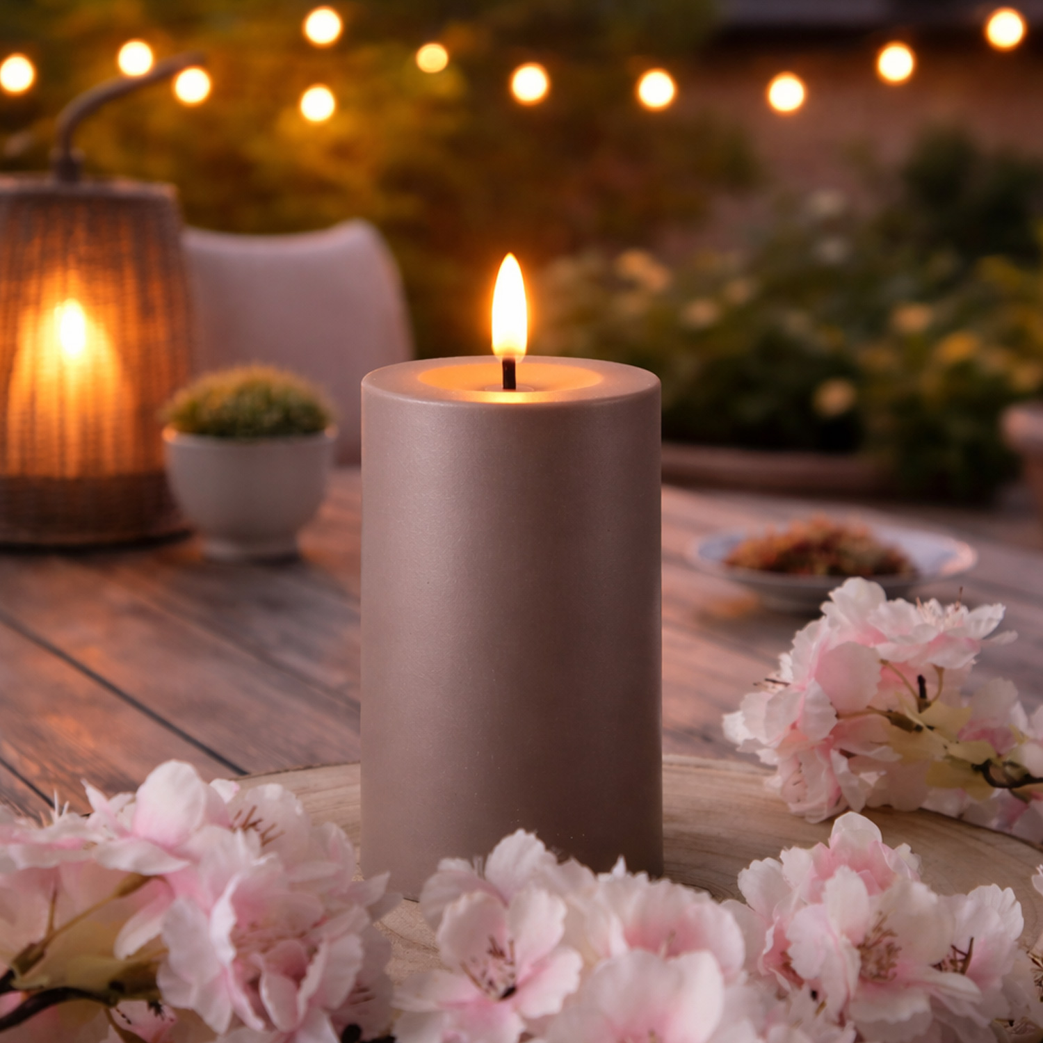 LED Solar Kerze - Outdoorkerze - H: 10cm, D: 7cm - Dämmerungssensor - für Außen - grau