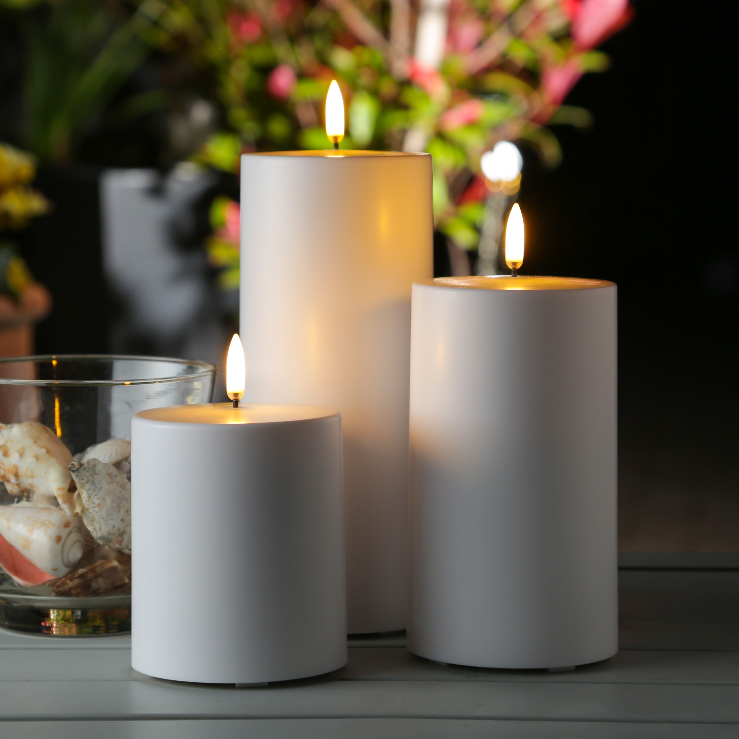 LED Kerze THEA - Kunststoff - Timer - H: 20cm - D: 8,4cm - bis zu 2500 Std.  - für Außen - weiß LED Kerze THEA - Kunststoff - Timer - H: 20cm - D: 8,4cm - bis zu 2500 Std.  - für Außen - weiß