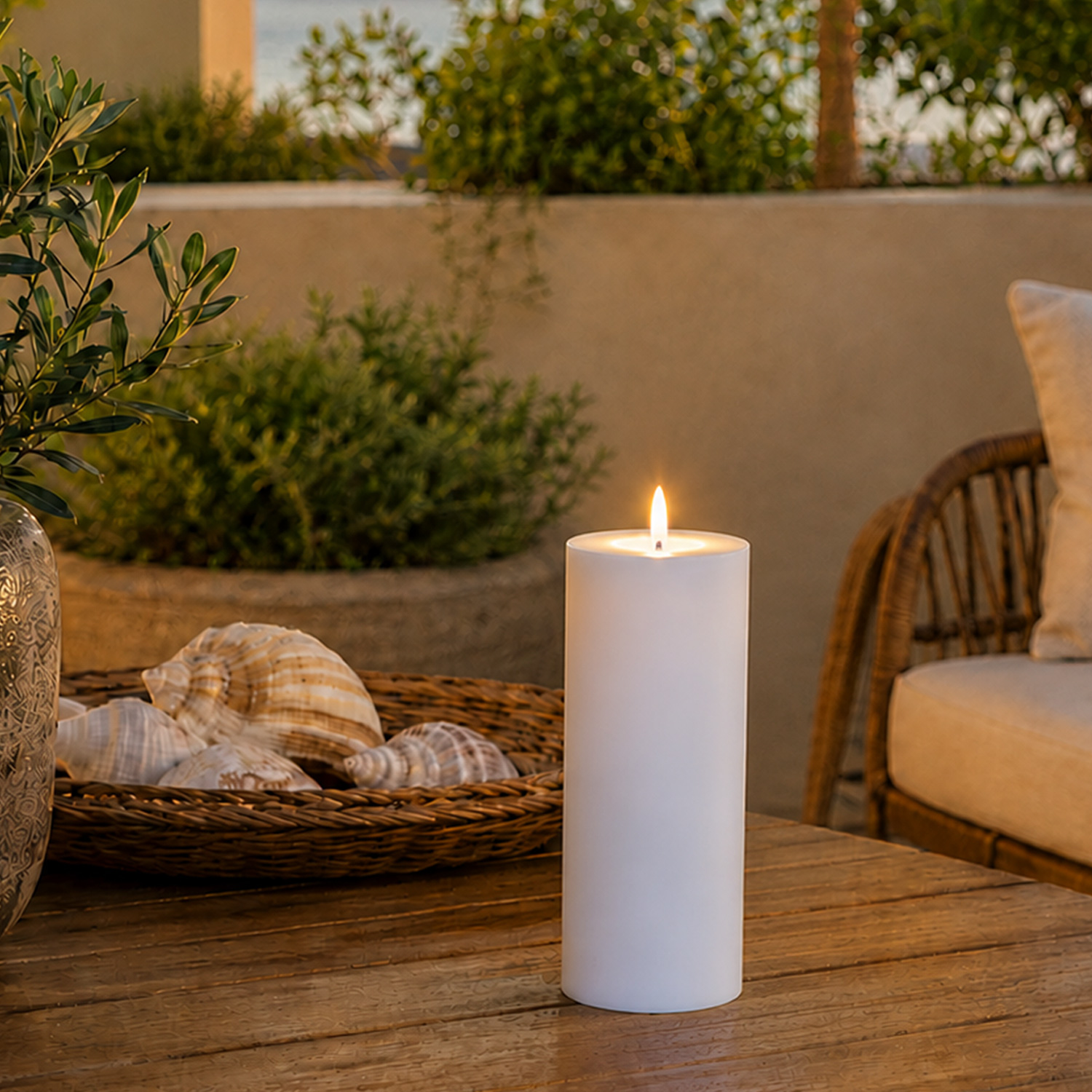 XXL LED Kerze - Outdoorkerze - H: 27,5cm/D: 10cm - Timer/Sensor - für Innen/Außen - weiß
