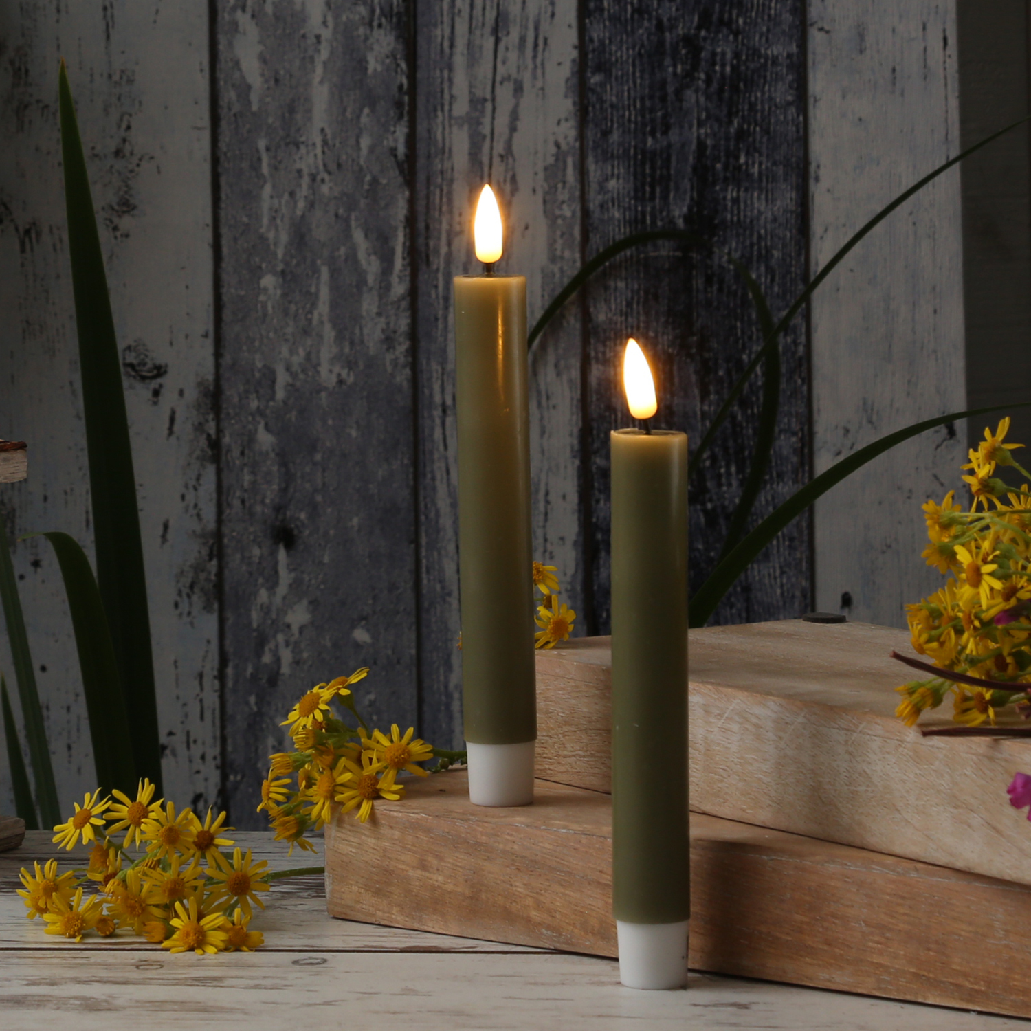 LED Stabkerzen MIA - Echtwachs - realistische 3D Flamme - H:15cm - Batteriebetrieb - olivgrün - 2 St LED Stabkerzen MIA - Echtwachs - realistische 3D Flamme - H:15cm - Batteriebetrieb - olivgrün - 2 St