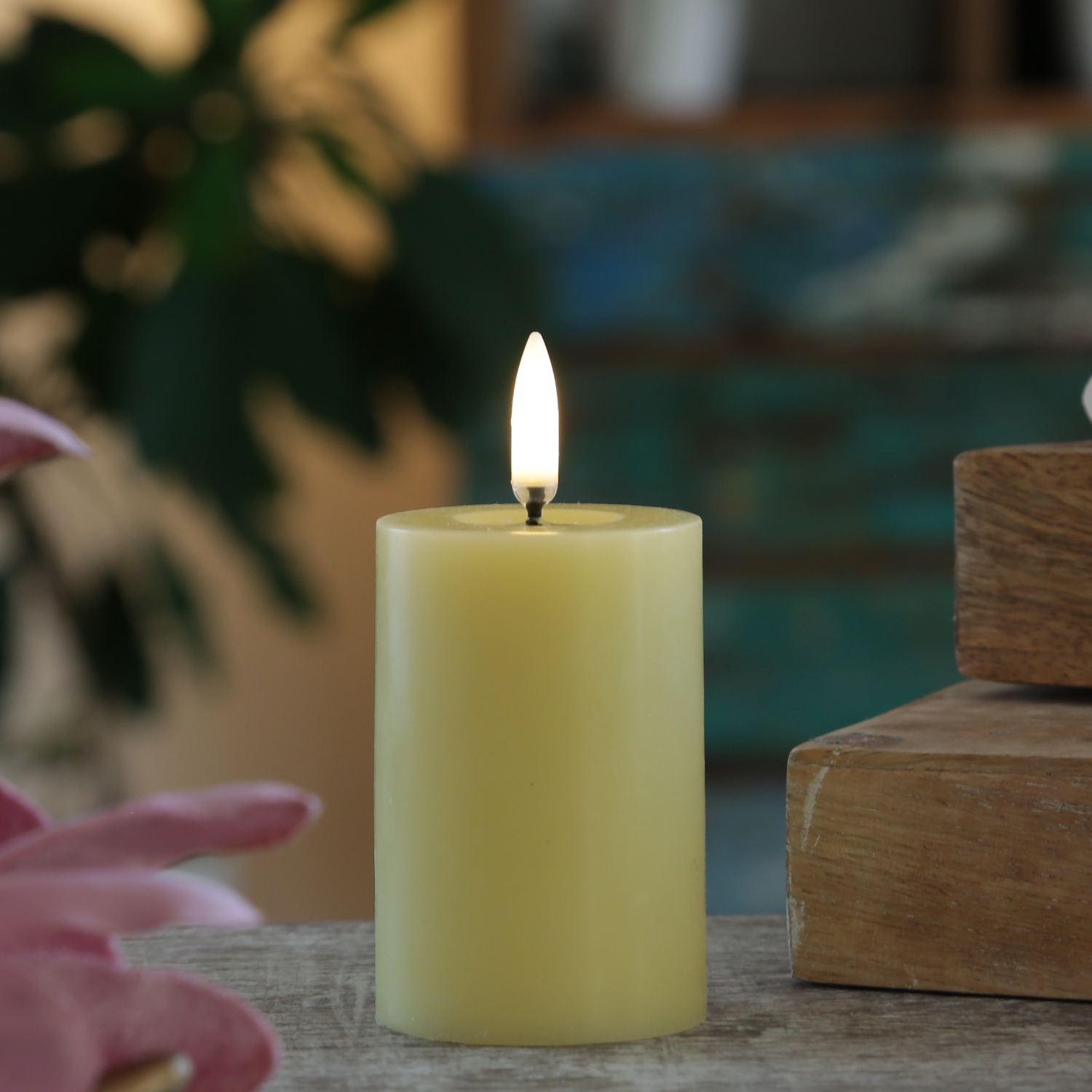 LED Mini Kerze THEA - Echtwachs - 3D Flamme mit Wachsspiegel - D: 5cm - H: 7,5cm - Timer - gelb LED Mini Kerze THEA - Echtwachs - 3D Flamme mit Wachsspiegel - D: 5cm - H: 7,5cm - Timer - gelb