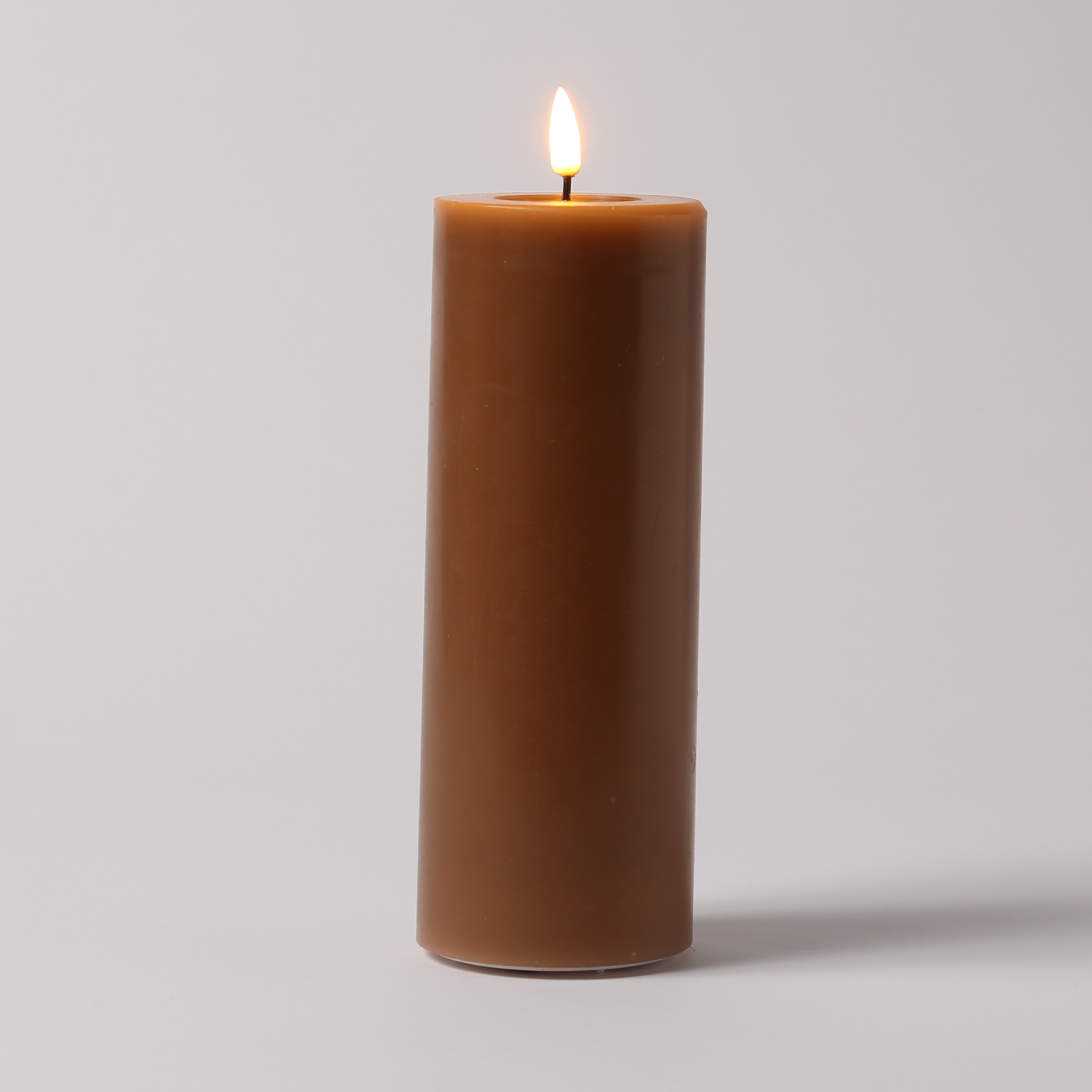 LED Stumpenkerze MIA - Echtwachs - realistische 3D Flamme - H: 20cm - Batteriebetrieb - karamell LED Stumpenkerze MIA - Echtwachs - realistische 3D Flamme - H: 20cm - Batteriebetrieb - karamell