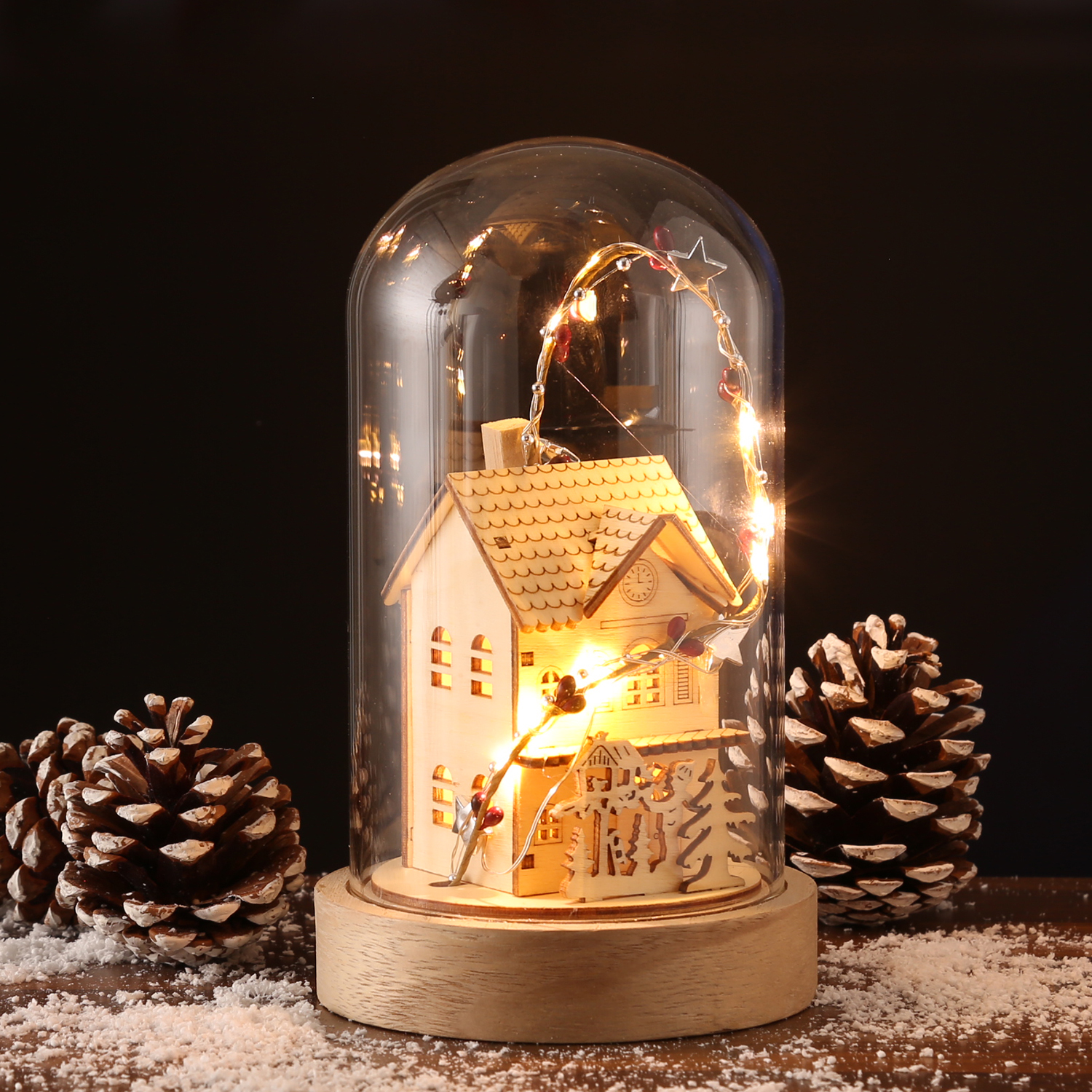 LED Deko Glaskuppel Holzhaus - 10 warmweiße LED - H: 20cm - Batterie - Innen - hellbraun