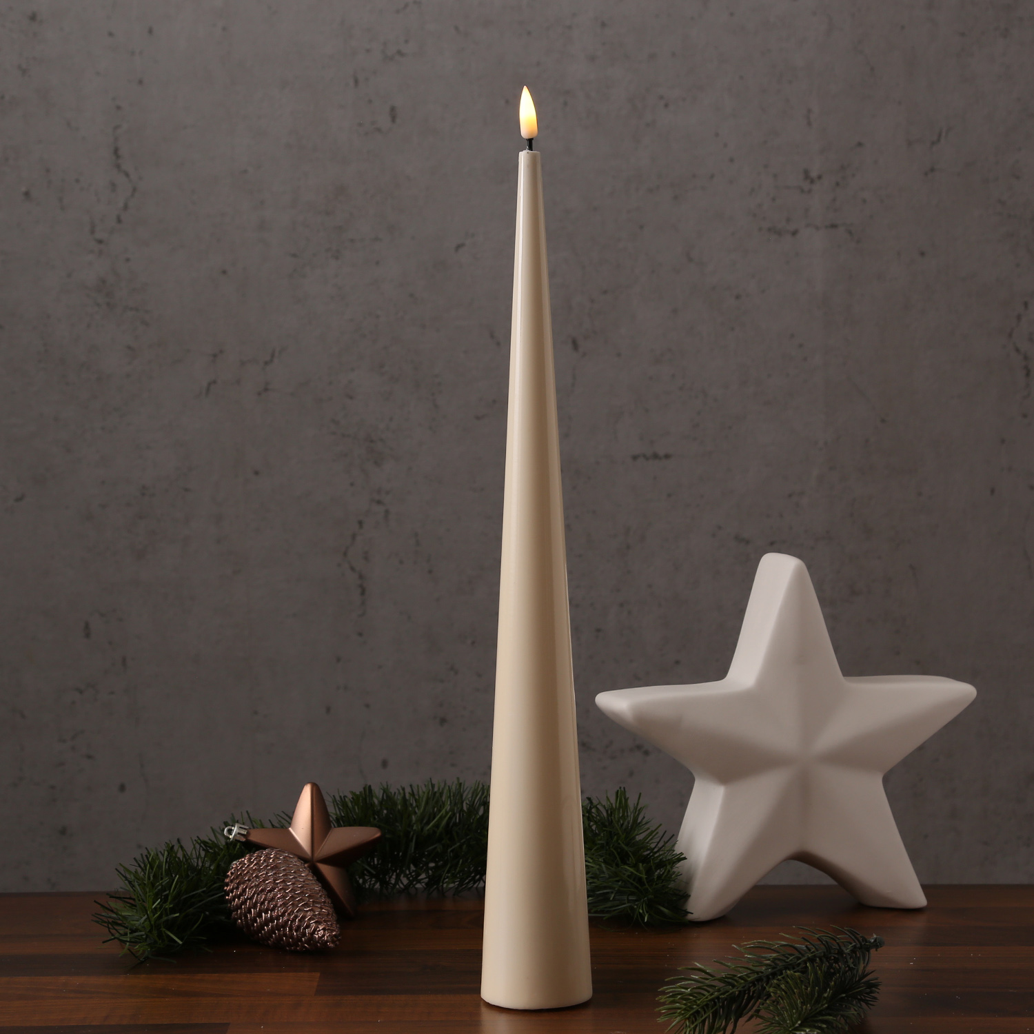 LED Kegelkerze LEA - Echtwachs - realistische 3D Flamme - H: 38cm - Batteriebetrieb - creme LED Kegelkerze LEA - Echtwachs - realistische 3D Flamme - H: 38cm - Batteriebetrieb - creme