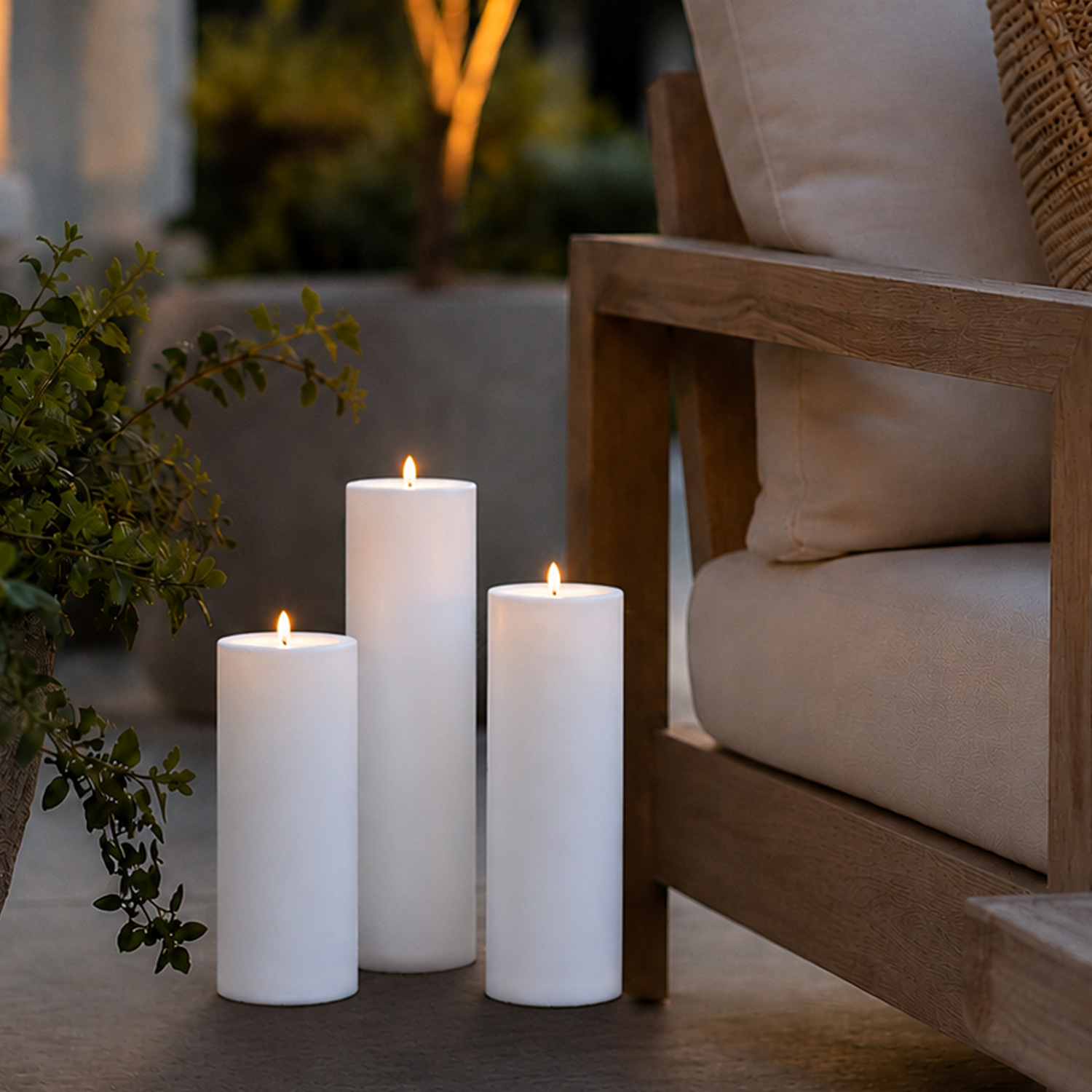 XXL LED Kerze - Outdoorkerze - H: 32,5cm/D: 10cm - Timer/Sensor - für Innen/Außen - weiß