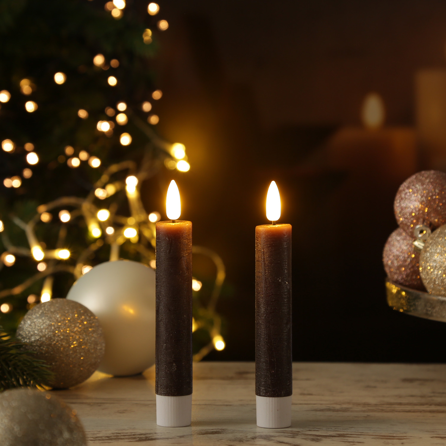 LED Stabkerzen LINA - Rustik-Optik - Echtwachs - 3D Flamme - H: 14cm - Timer - braun - 2er Set LED Stabkerzen LINA - Rustik-Optik - Echtwachs - 3D Flamme - H: 14cm - Timer - braun - 2er Set