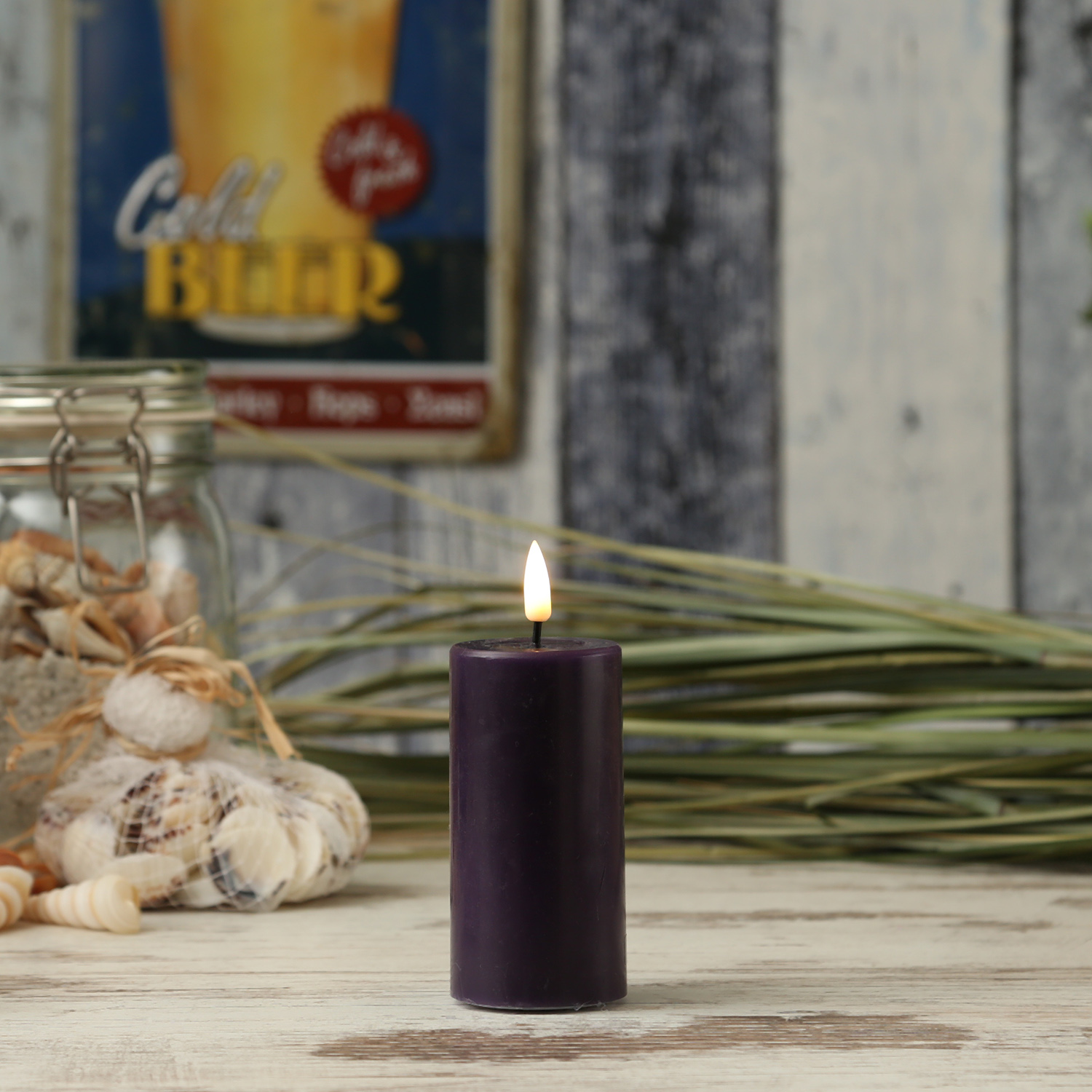 LED Stumpenkerze MIA - Echtwachs - realistische 3D Flamme - H: 10cm - D: 5cm - dunkellila LED Stumpenkerze MIA - Echtwachs - realistische 3D Flamme - H: 10cm - D: 5cm - dunkellila