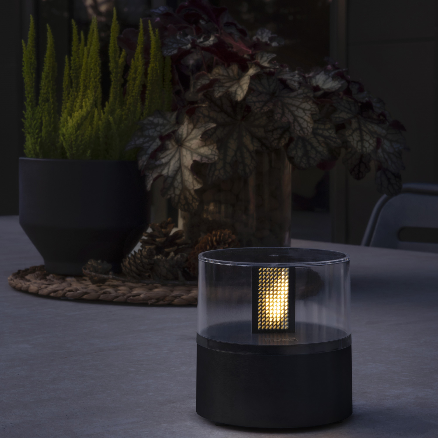 LED Dekoleuchte FLAMME - warmweiße LED - Flammeneffekt - H: 10cm - Timer - Batterie - schwarz LED Dekoleuchte FLAMME - warmweiße LED - Flammeneffekt - H: 10cm - Timer - Batterie - schwarz