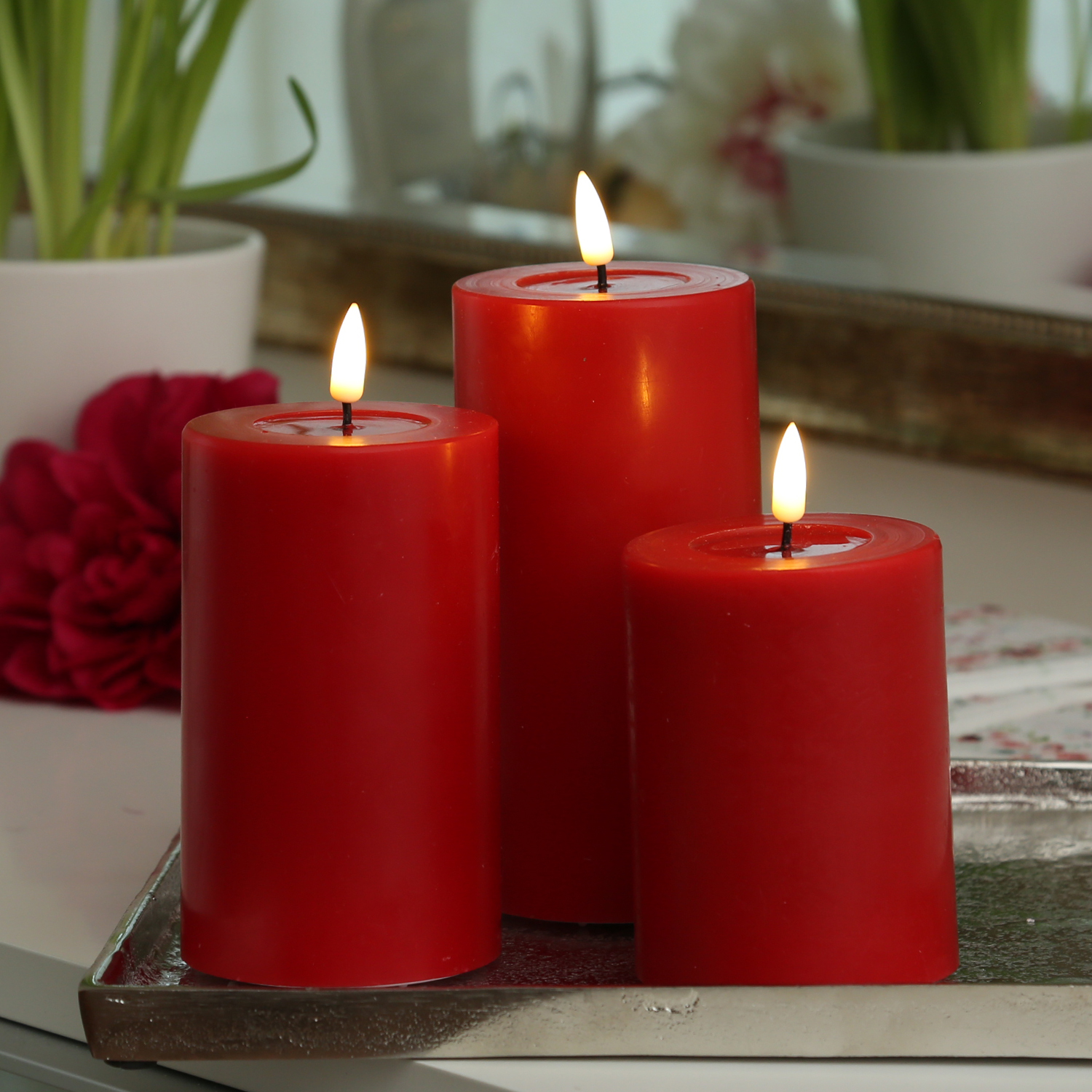 LED Stumpenkerze MIA - Echtwachs - realistische 3D Flamme - H: 12,5cm - D: 7,5cm - rot