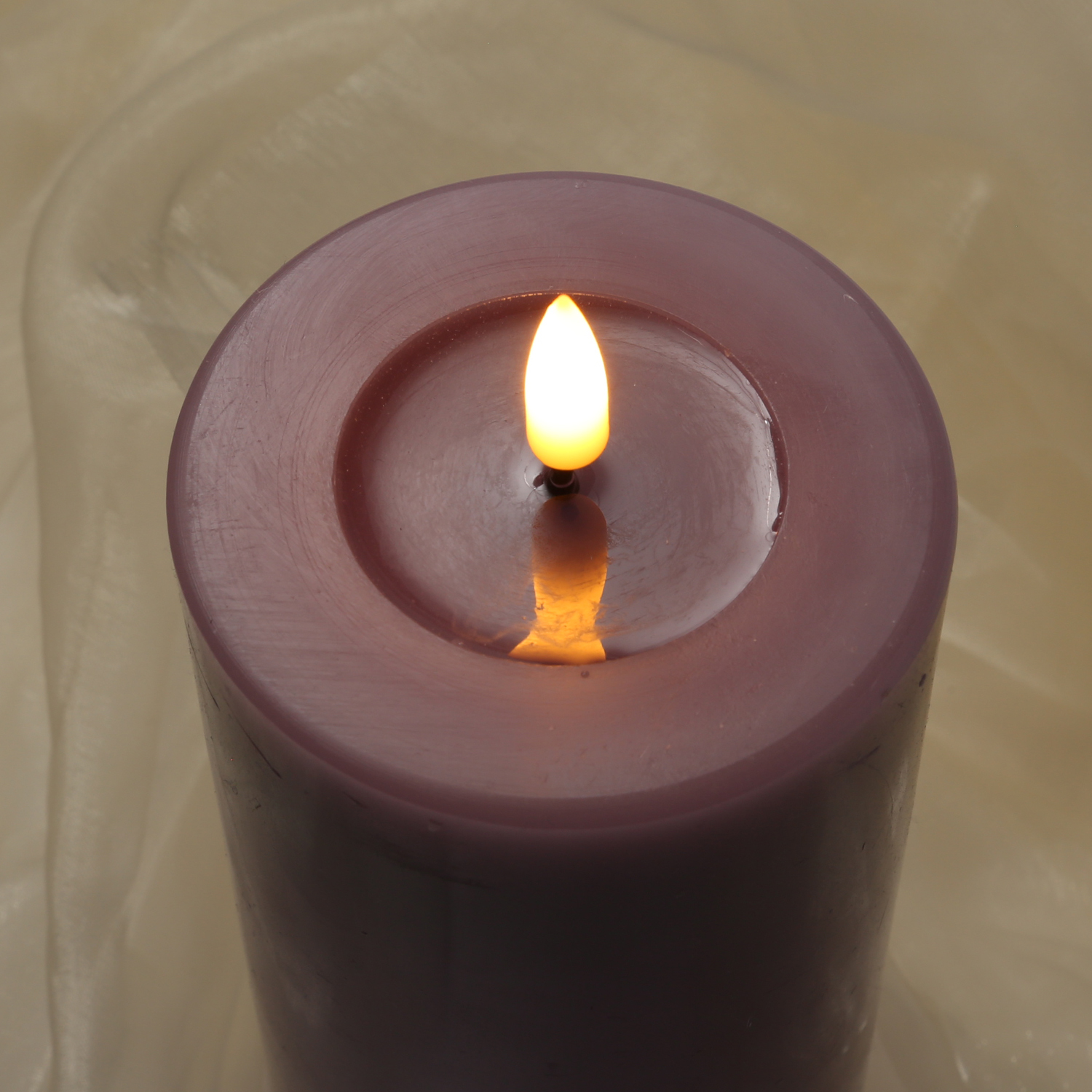 LED Stumpenkerze MIA - Echtwachs - realistische 3D Flamme - H: 10cm - Batteriebetrieb - flieder LED Stumpenkerze MIA - Echtwachs - realistische 3D Flamme - H: 10cm - Batteriebetrieb - flieder