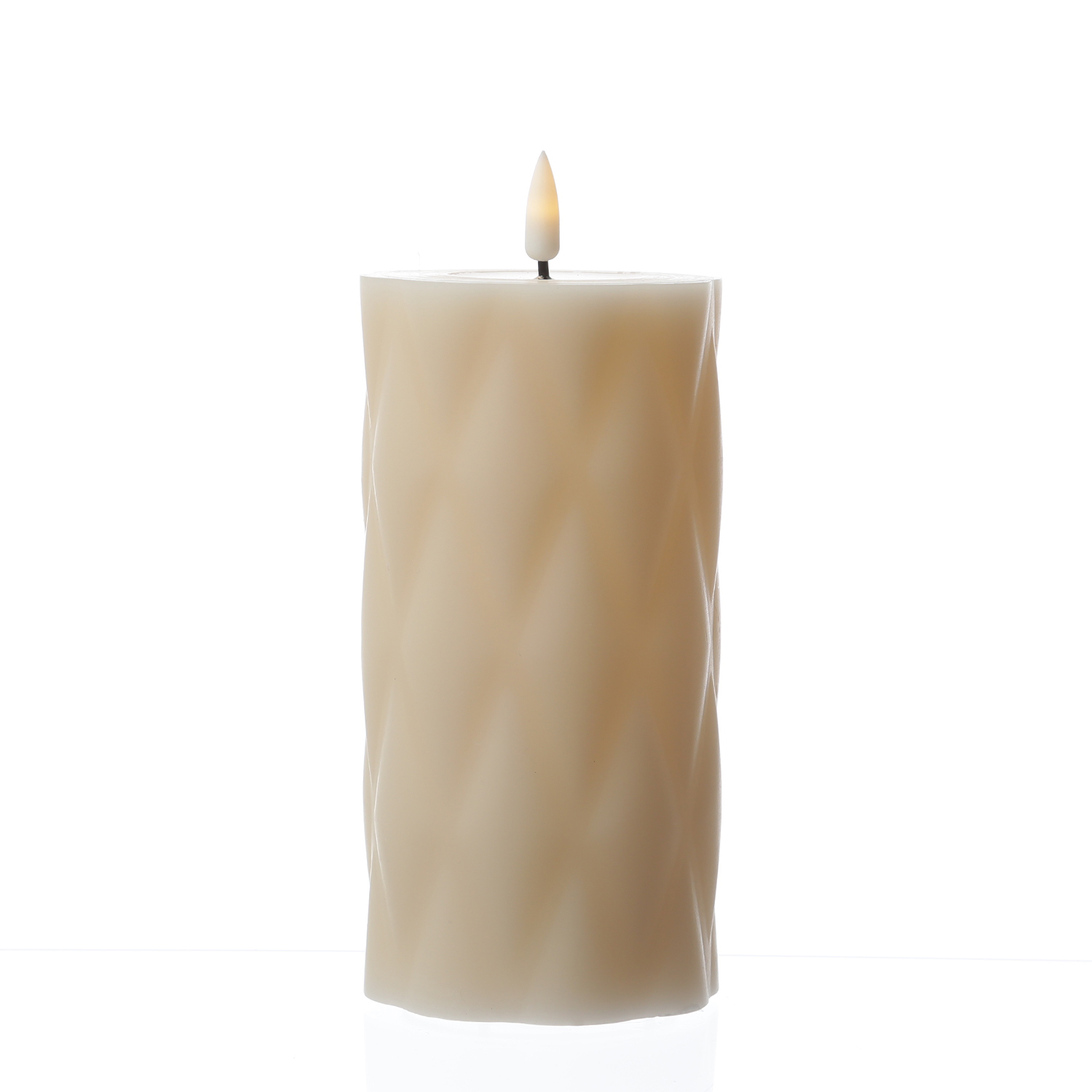 LED Stumpenkerze MIA - Rautenmuster - Echtwachs - 3D Flamme - H: 15cm - D: 7,5cm - creme