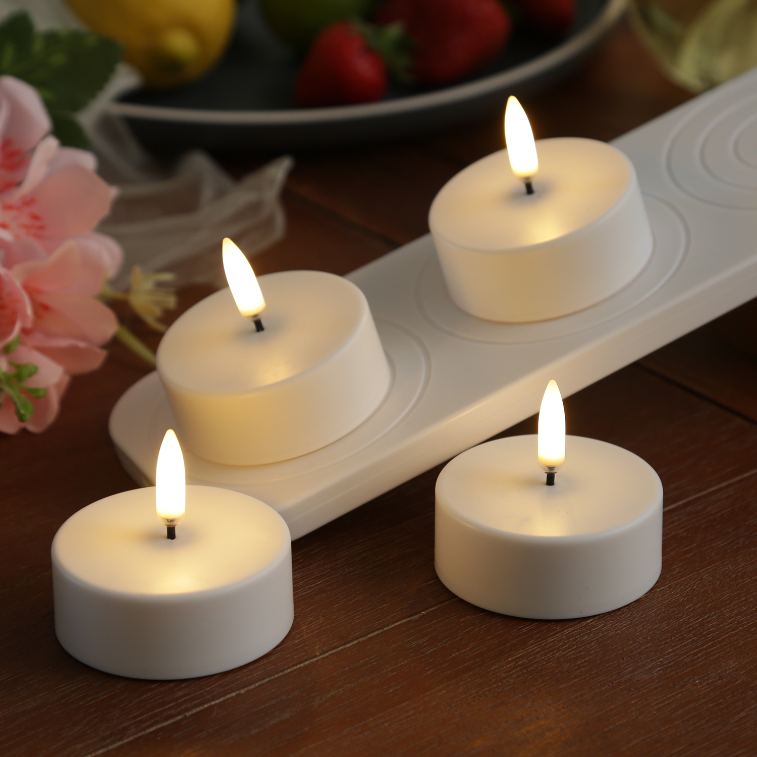 LED Maxi Teelichter - 4 wiederaufladbare LED Teelichter mit Ladestation - Timer - für Außen