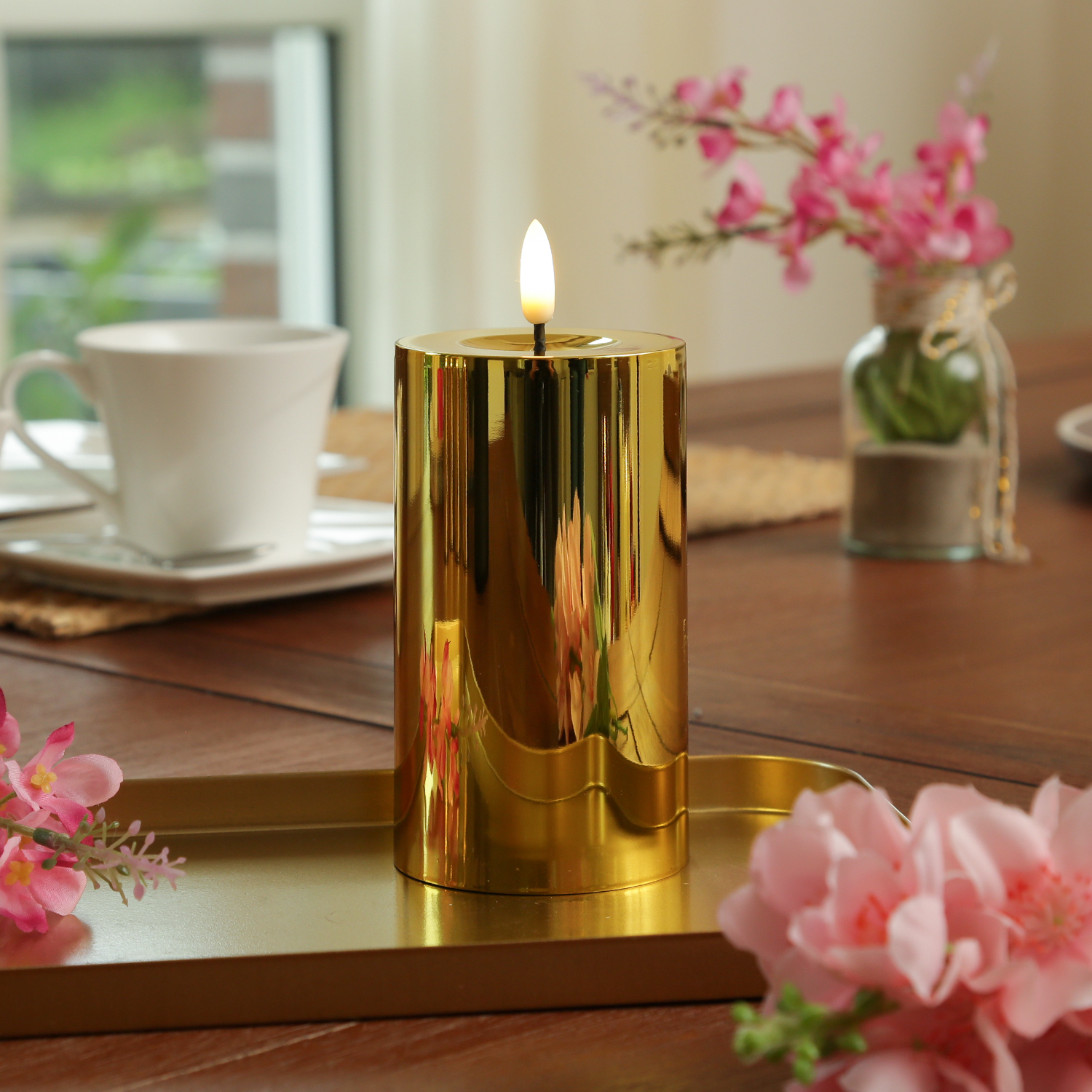 LED Kerze - Kunststoff - 3D Flamme - Timer - H: 15cm - D: 7,5cm - gold glänzend