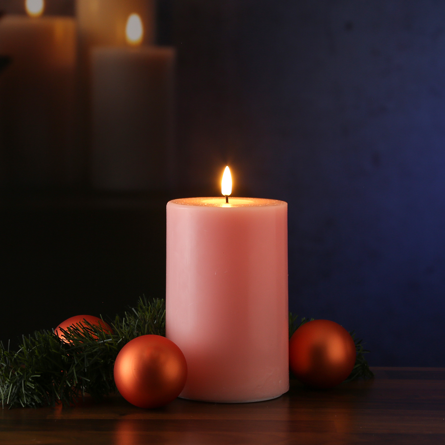 LED Stumpenkerze MIA - Echtwachs - realistische 3D Flamme - H: 15cm - D: 10cm - Batterie - rosa LED Stumpenkerze MIA - Echtwachs - realistische 3D Flamme - H: 15cm - D: 10cm - Batterie - rosa