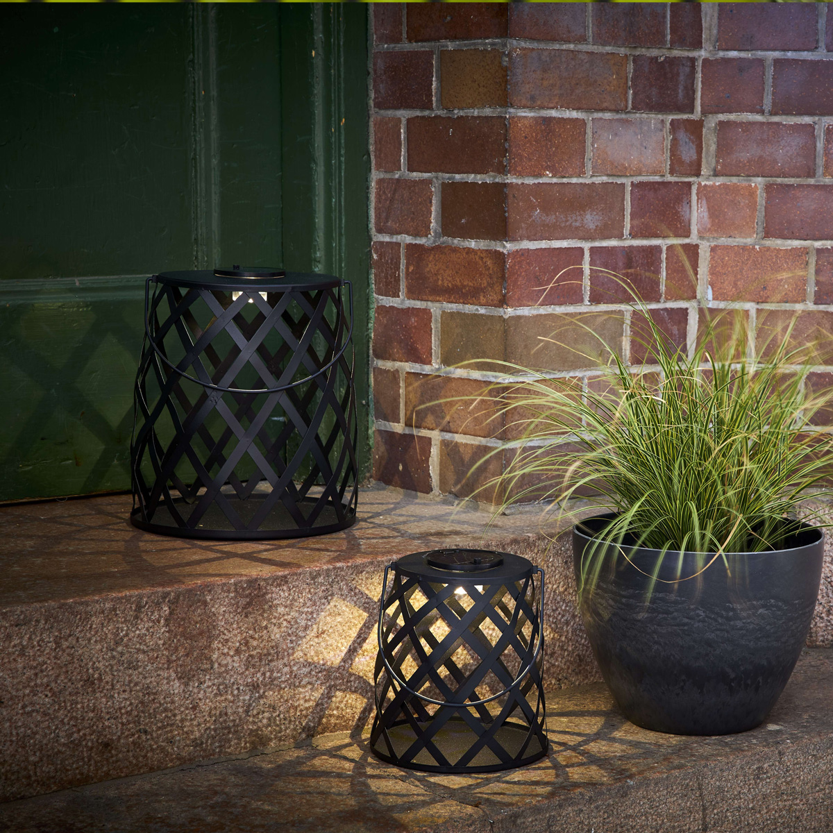 LED  Solar Laterne CALABRIA - warmweiße LED - H: 28cm - Dämmerungssensor - outdoor LED  Solar Laterne CALABRIA - warmweiße LED - H: 28cm - Dämmerungssensor - outdoor